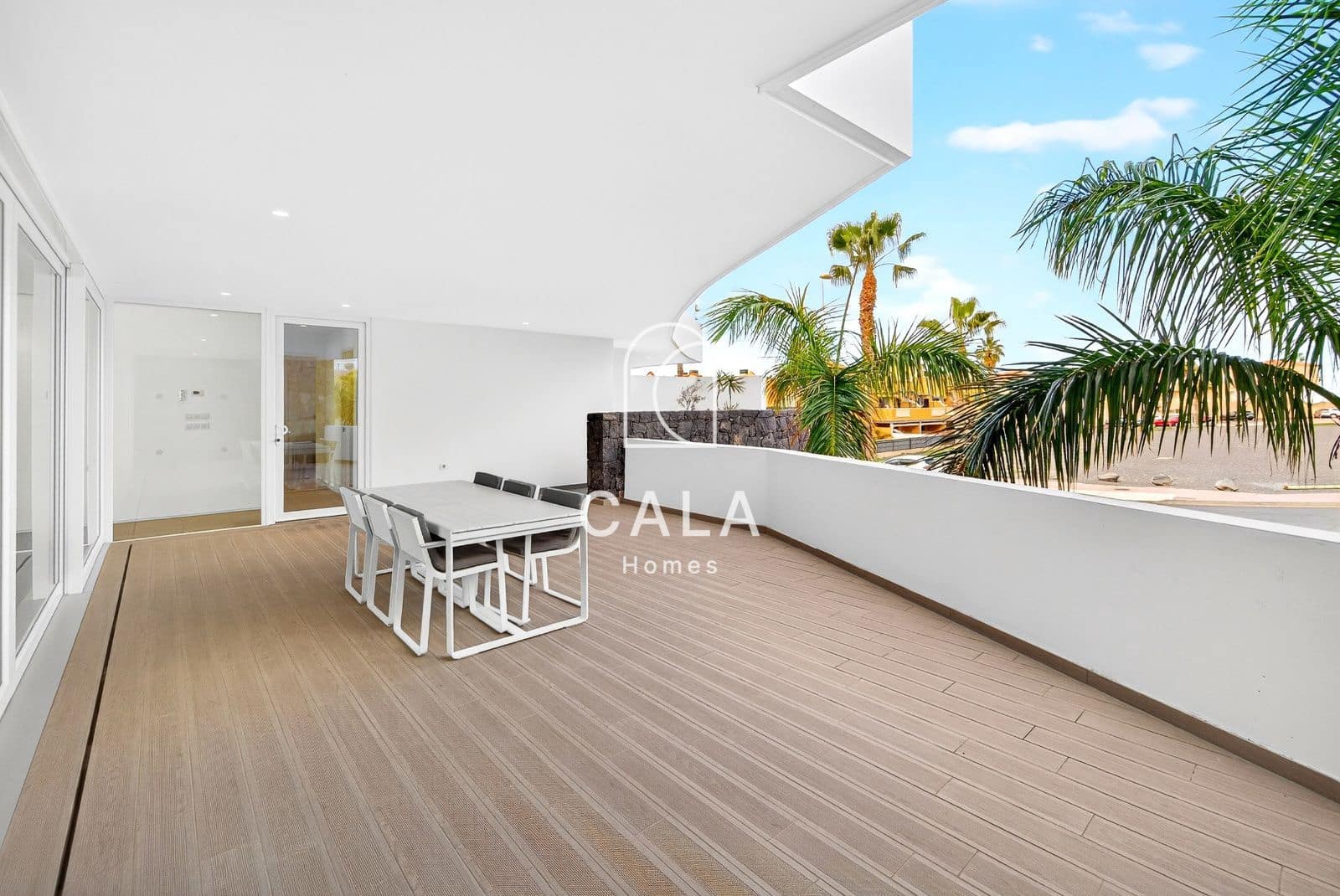 2 bedroom Flat for sale in Playa del Duque with pool garage - € 1,200,000 (Ref: 9635172)