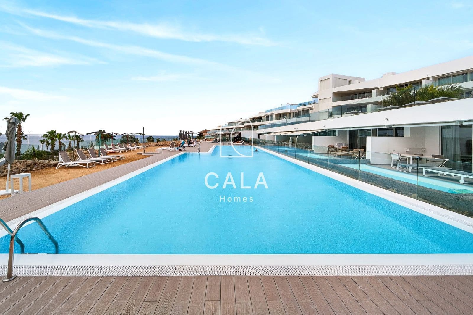 2 bedroom Flat for sale in Playa del Duque with pool garage - € 1,200,000 (Ref: 9635172)
