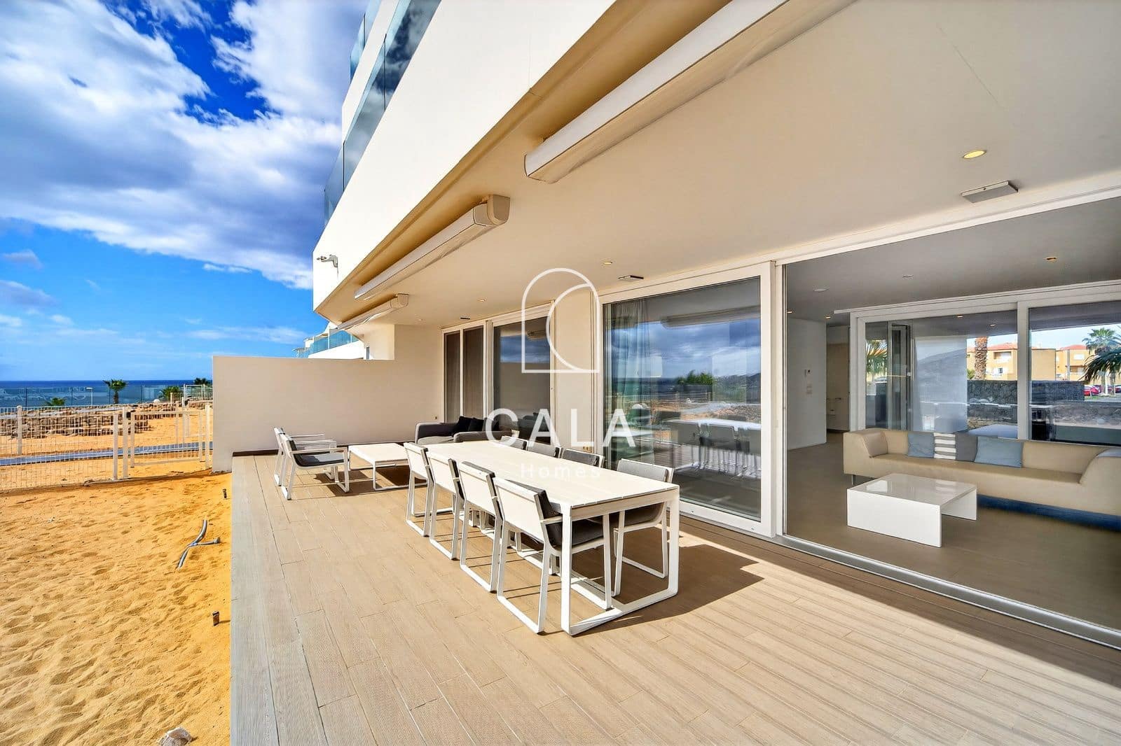 2 bedroom Flat for sale in Playa del Duque with pool garage - € 1,200,000 (Ref: 9635172)