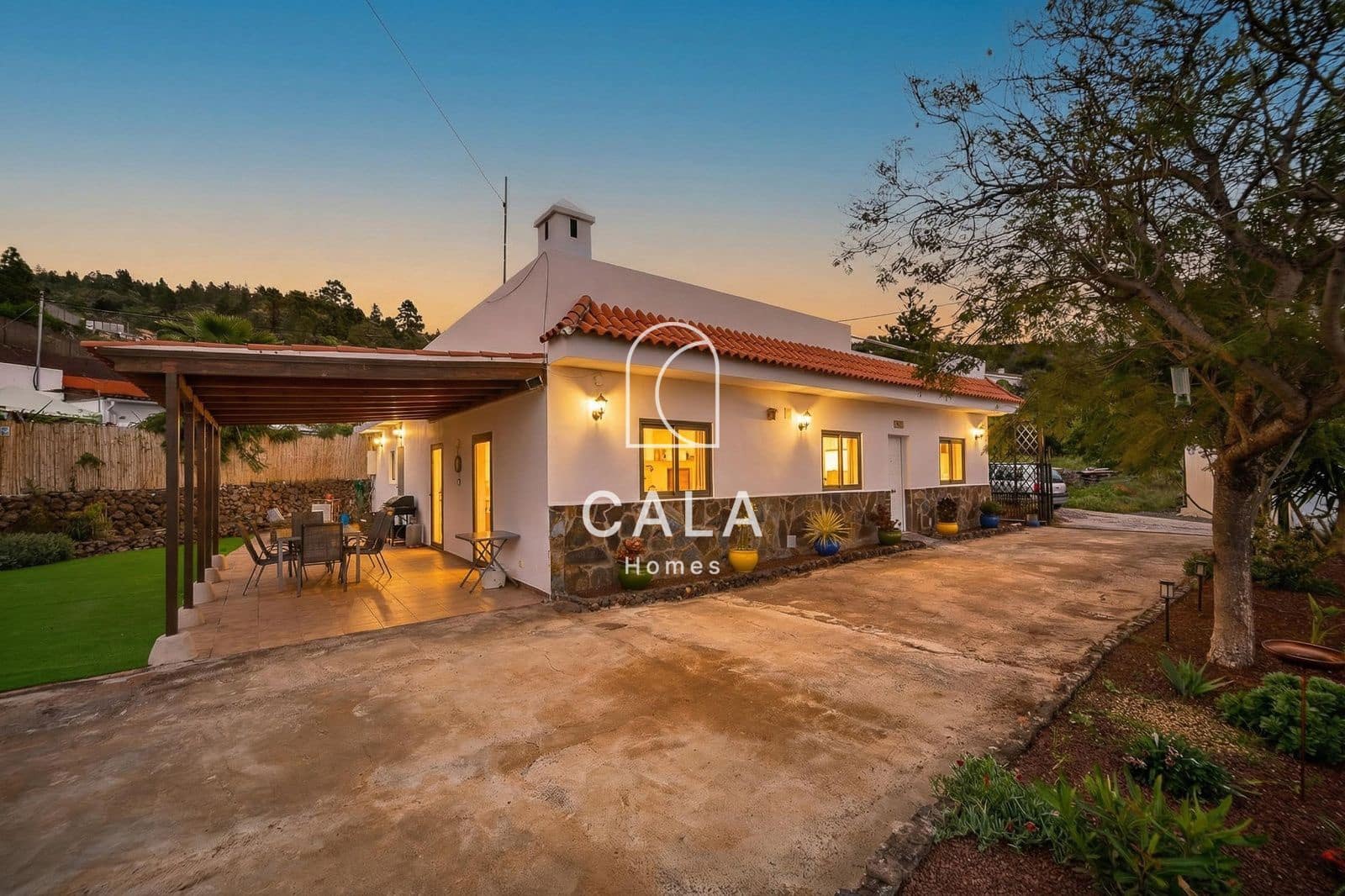 3 sovrum Villa till salu i Guia de Isora med garage - 515 000 € (Ref: 9658014)