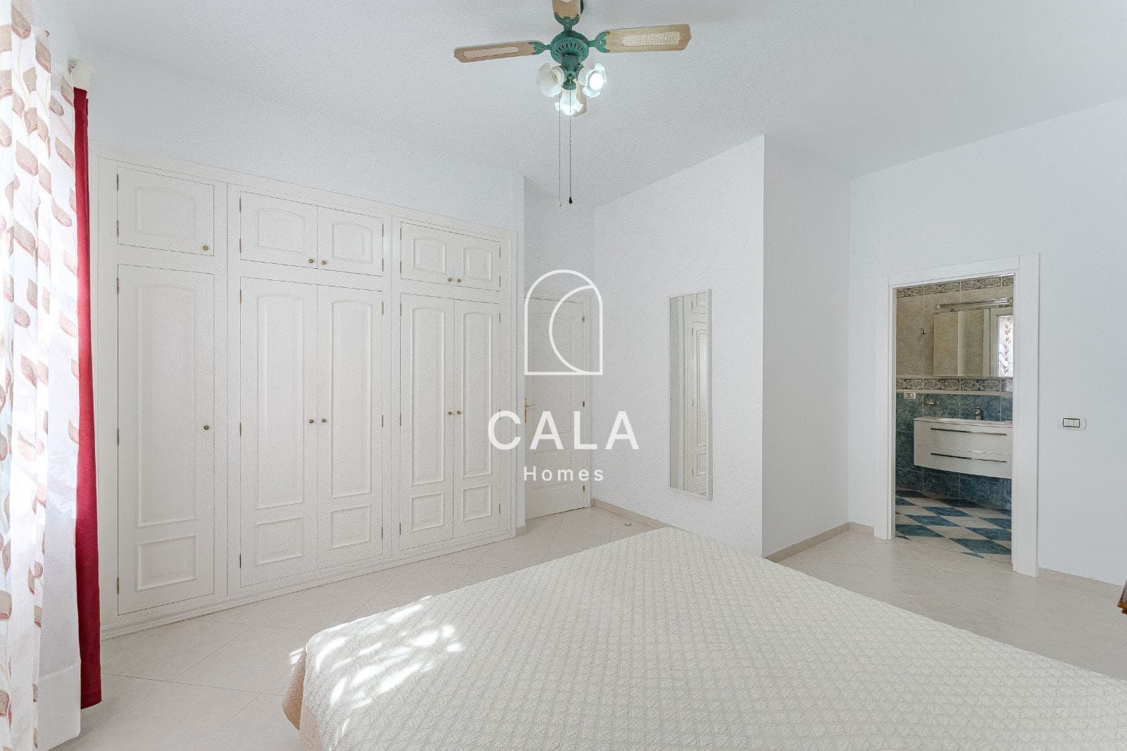 Chalet de 6 habitaciones en Los Cristianos en venta con piscina garaje - 1.800.000 € (Ref: 9708180)