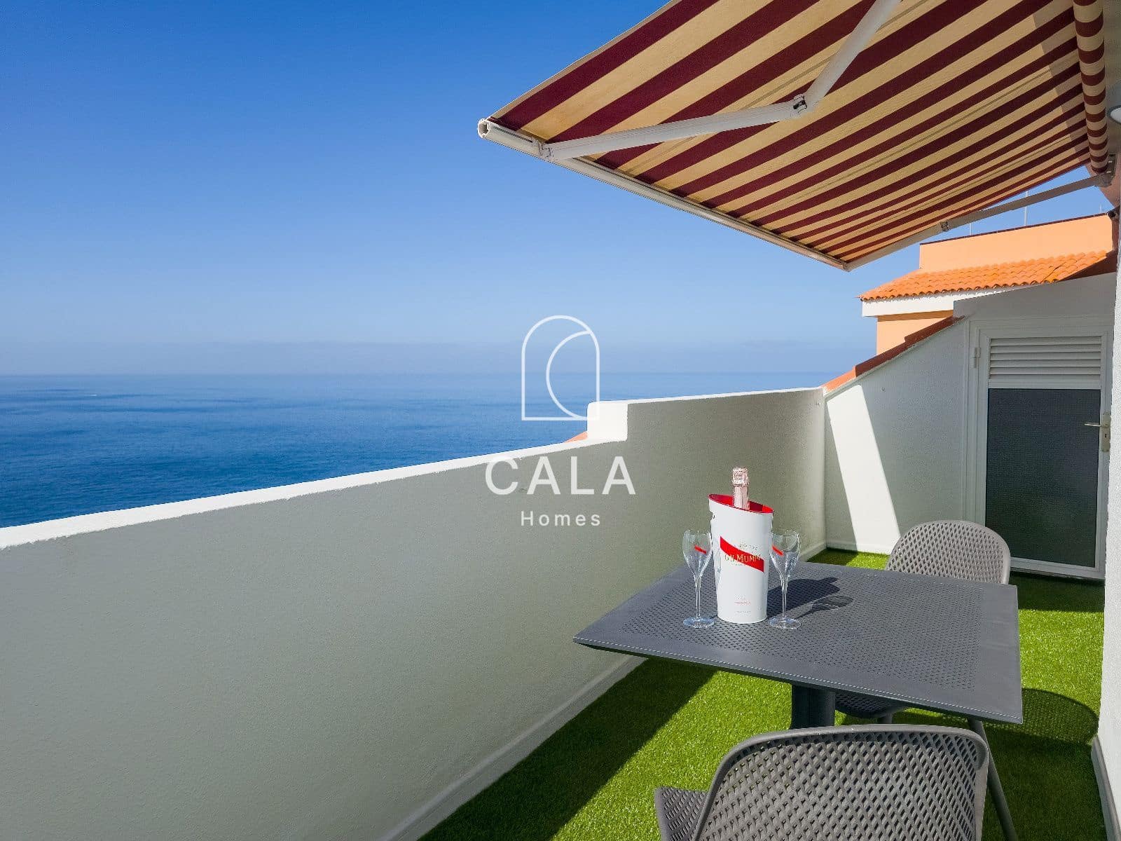 2 bedroom Penthouse for sale in Puerto Santiago - € 305,000 (Ref: 9709102)