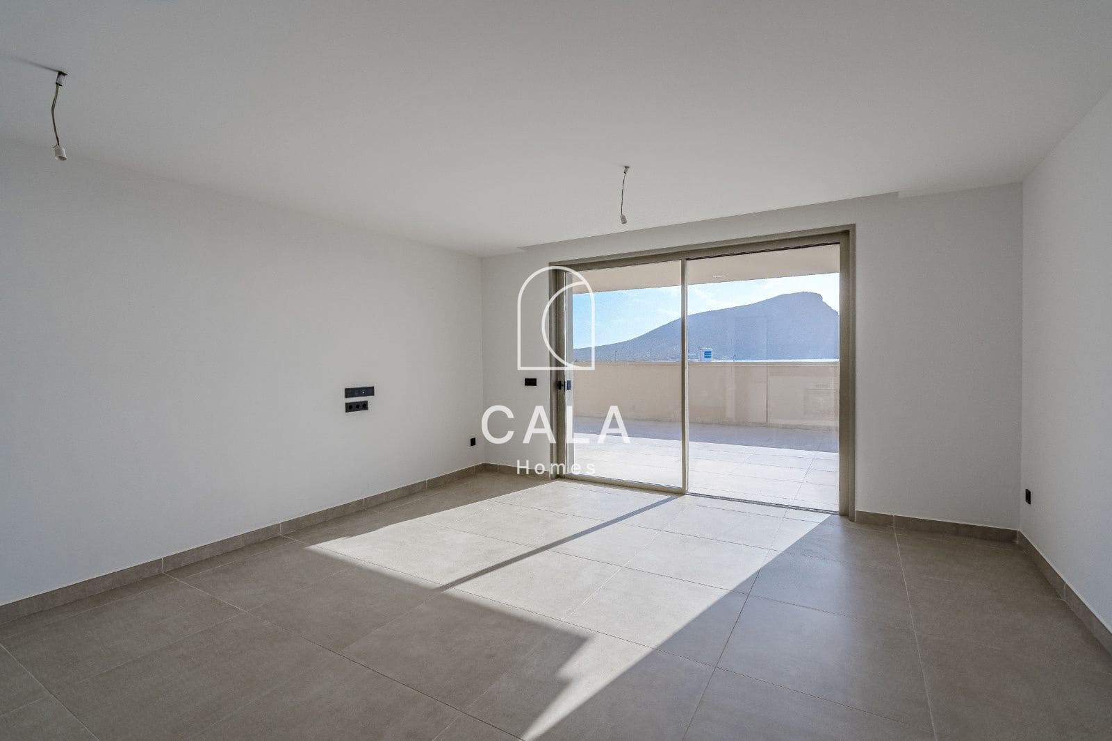 3 bedroom Flat for sale in El Medano with pool garage - € 590,000 (Ref: 9734064)