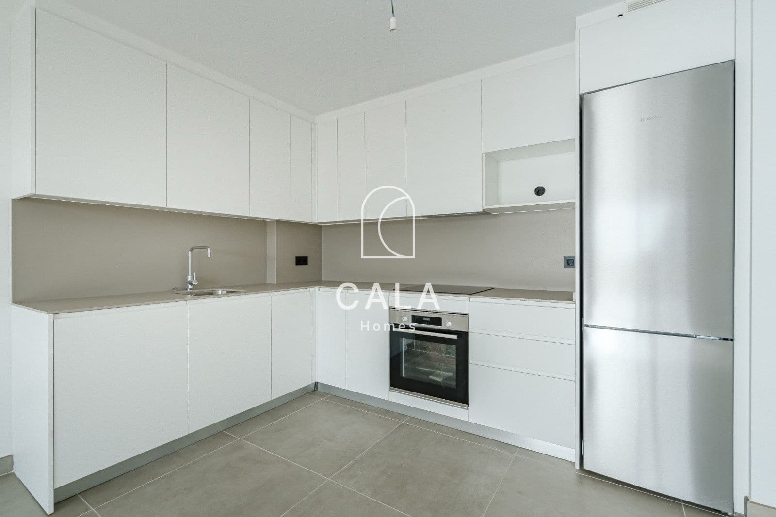 3 bedroom Flat for sale in El Medano with pool garage - € 590,000 (Ref: 9734064)