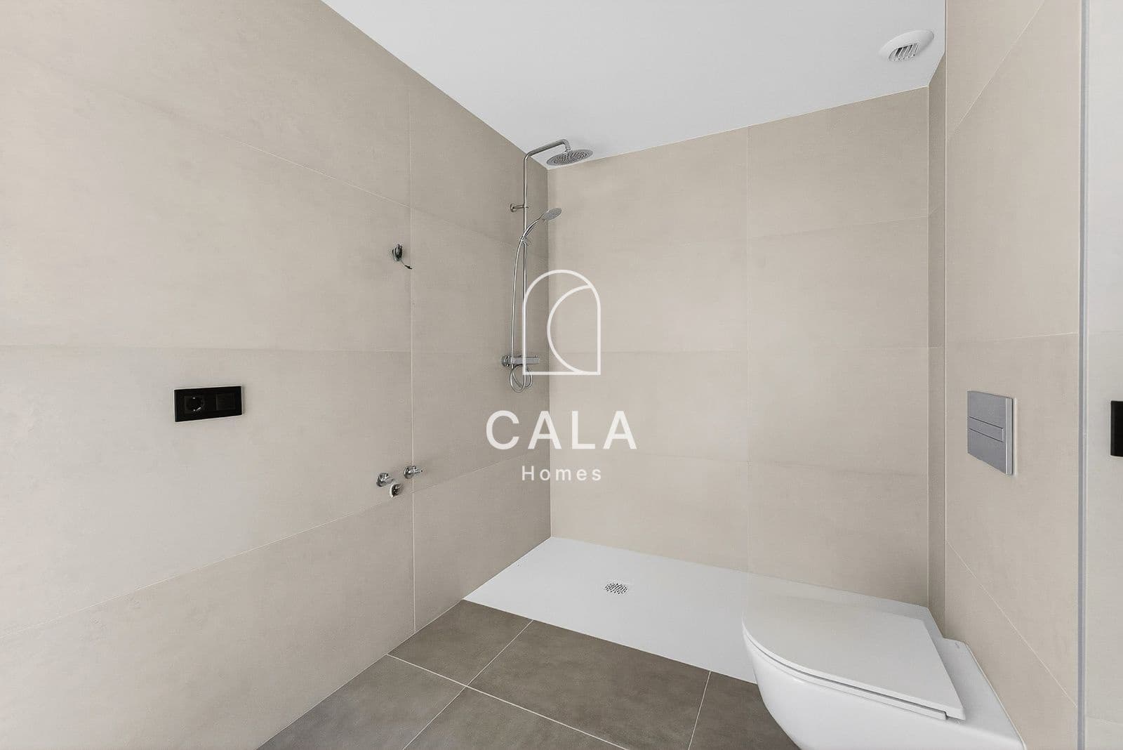 3 bedroom Flat for sale in El Medano with pool garage - € 590,000 (Ref: 9734064)