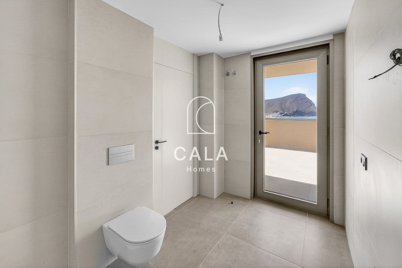 3 bedroom Flat for sale in El Medano with pool garage - € 590,000 (Ref: 9734064)