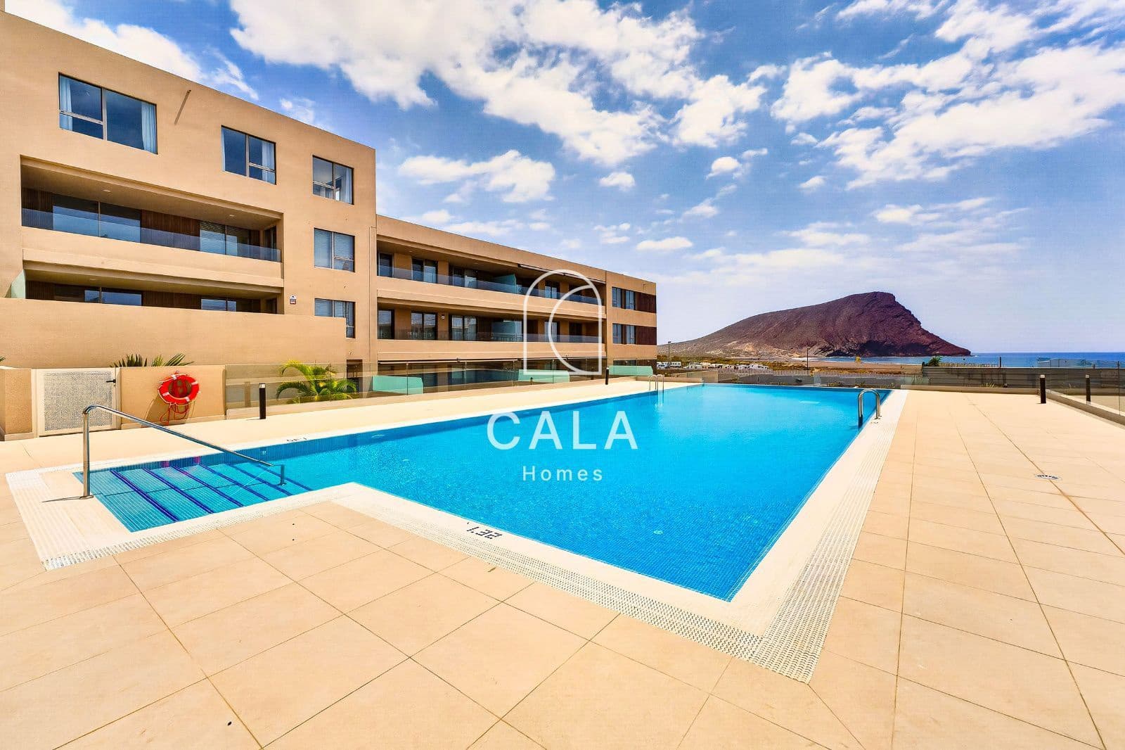 3 bedroom Flat for sale in El Medano with pool garage - € 590,000 (Ref: 9734064)