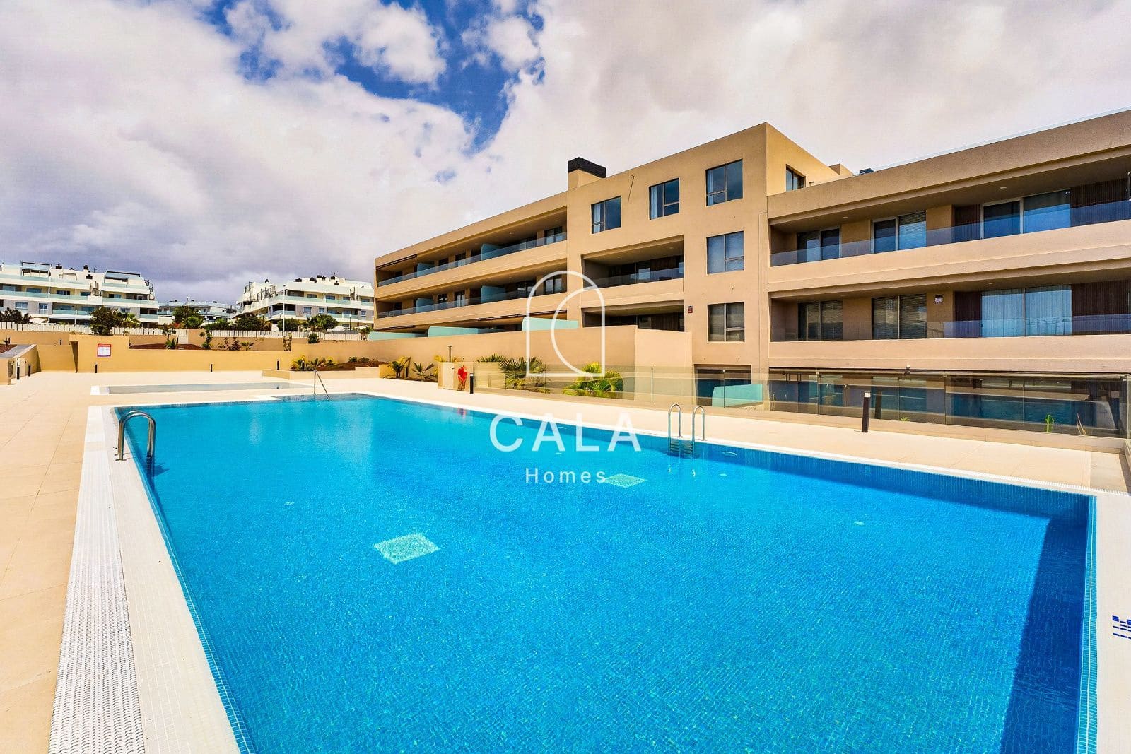 3 bedroom Flat for sale in El Medano with pool garage - € 590,000 (Ref: 9734064)