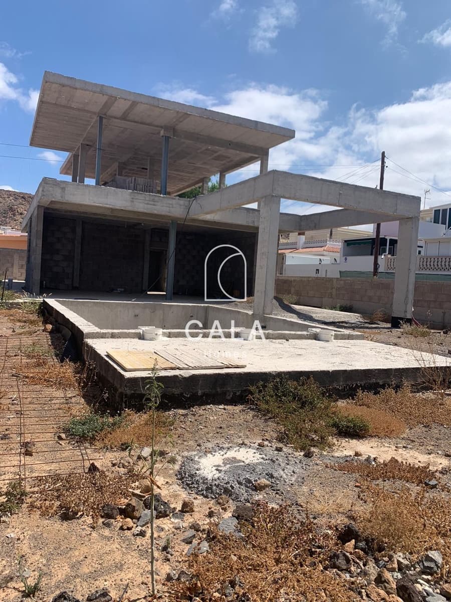 4 bedroom Villa for sale in Palm-Mar with pool garage - € 1,100,000 (Ref: 9737142)