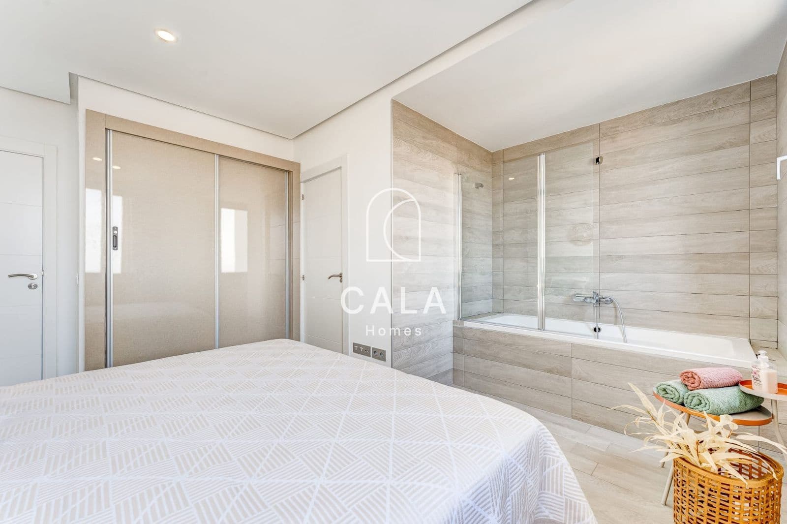 3 bedroom Flat for sale in Playa Paraiso with pool garage - € 660,000 (Ref: 9740596)