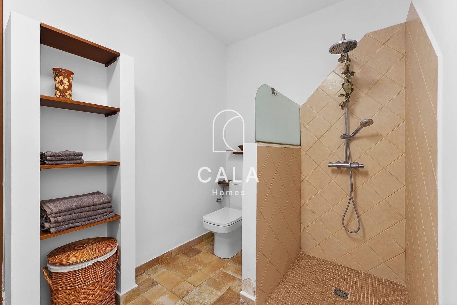 3 bedroom Villa for sale in Guia de Isora with pool garage - € 790,000 (Ref: 9758091)