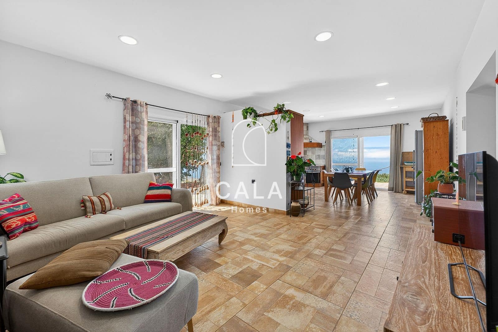 3 bedroom Villa for sale in Guia de Isora with pool garage - € 790,000 (Ref: 9758091)