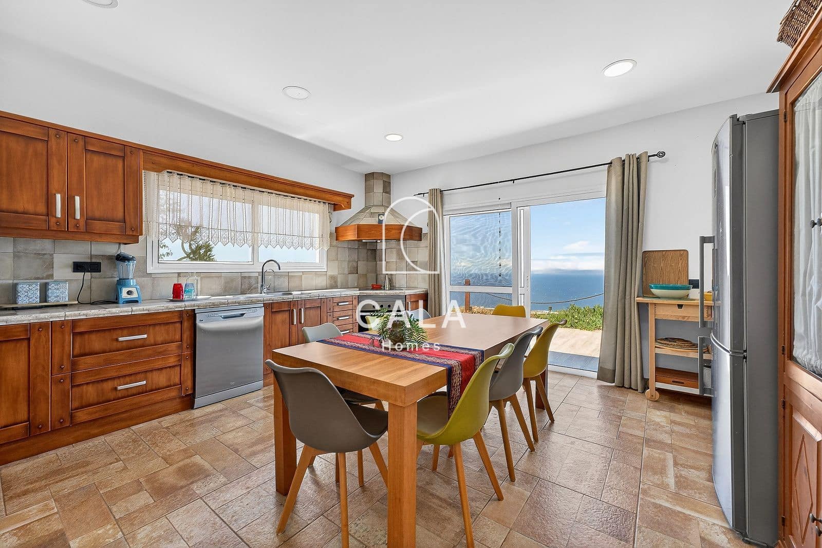 3 bedroom Villa for sale in Guia de Isora with pool garage - € 790,000 (Ref: 9758091)