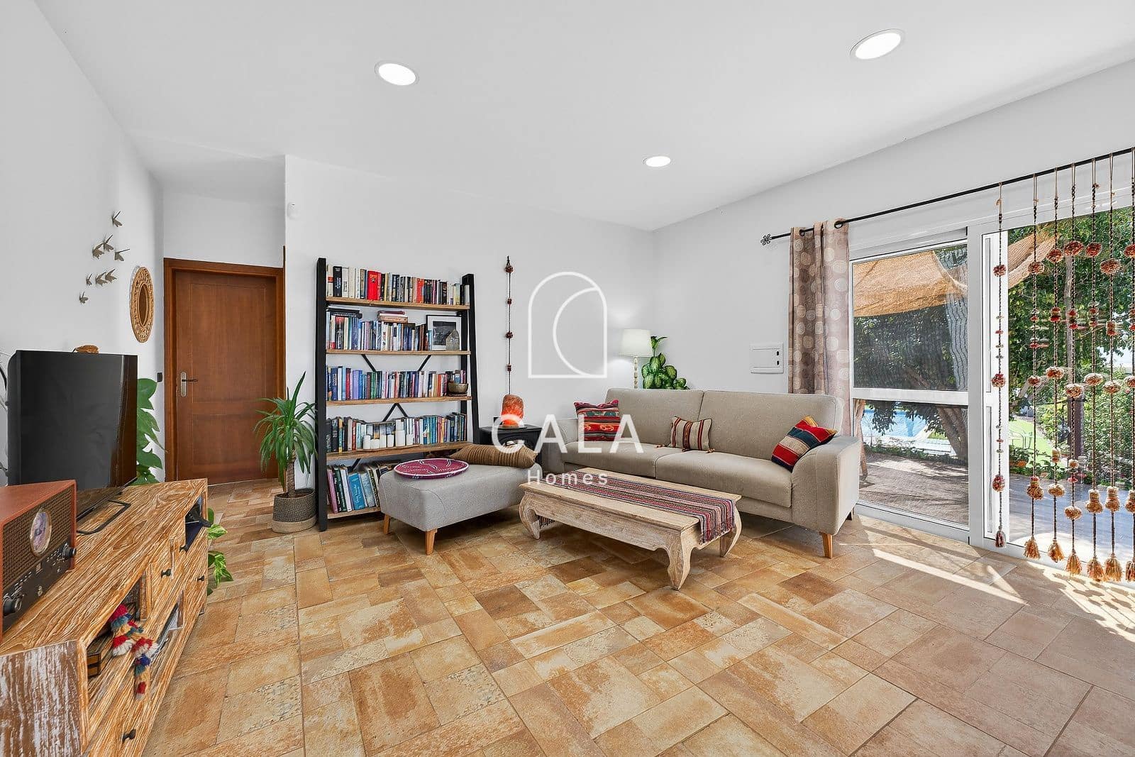 3 bedroom Villa for sale in Guia de Isora with pool garage - € 790,000 (Ref: 9758091)