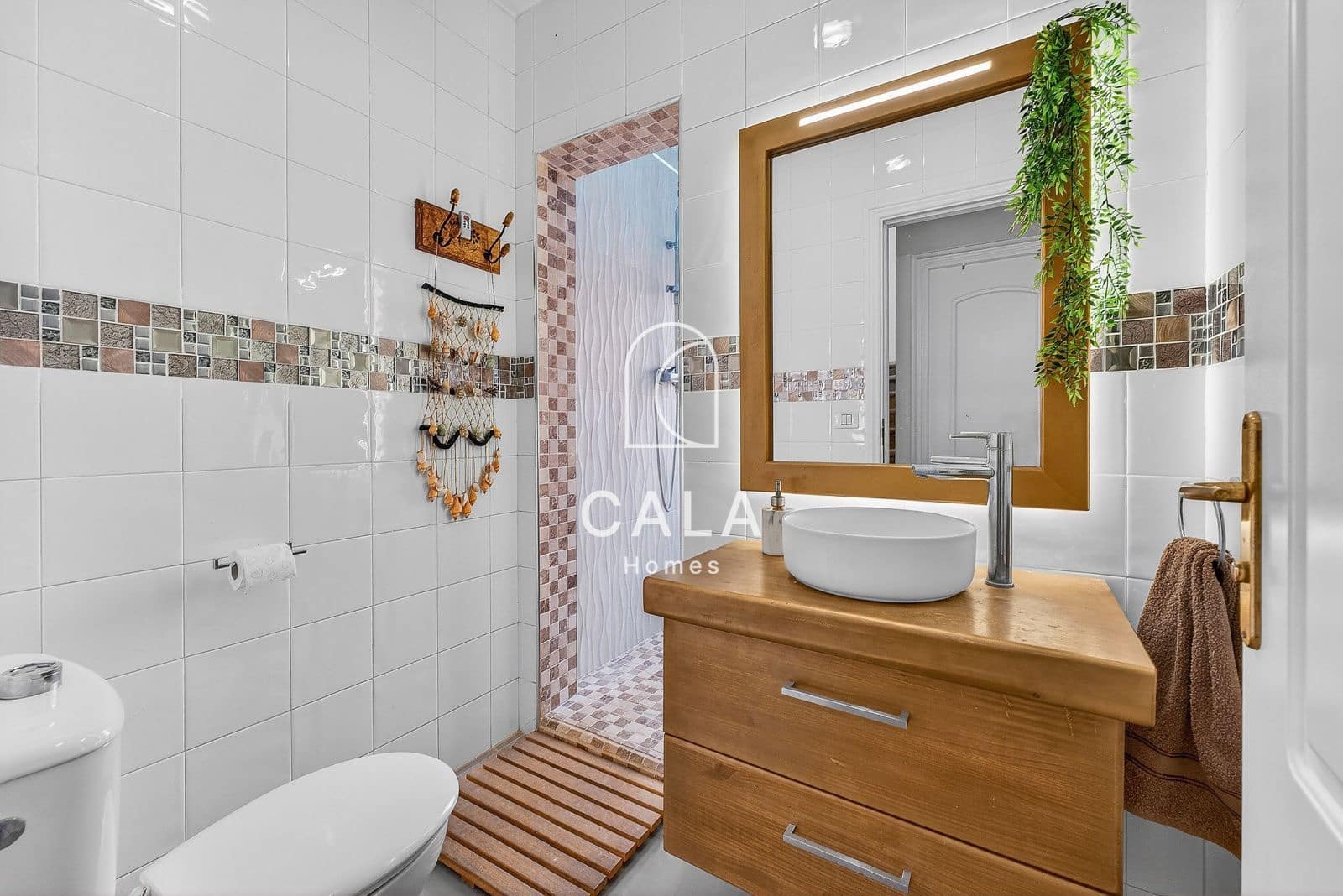 4 makuuhuone Omakotitalo myytävänä paikassa Torviscas mukana uima-altaan 
autotalli - 895 000 € (Ref: 9772034)