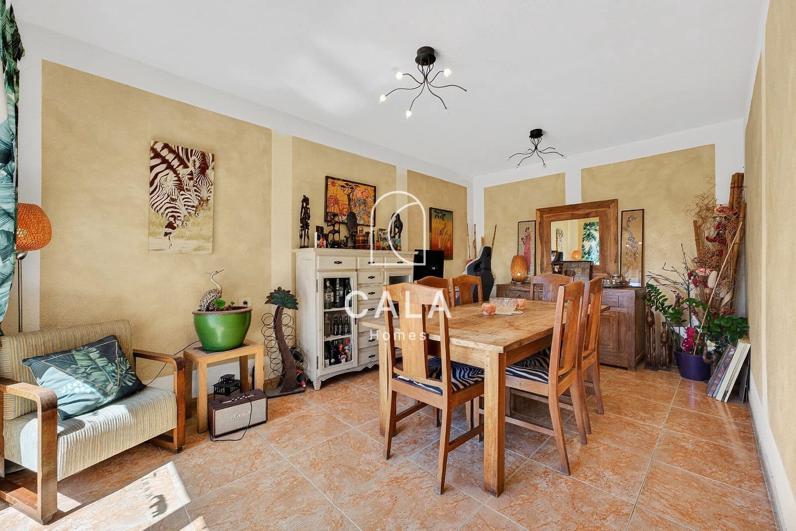 4 makuuhuone Omakotitalo myytävänä paikassa Torviscas mukana uima-altaan 
autotalli - 895 000 € (Ref: 9772034)