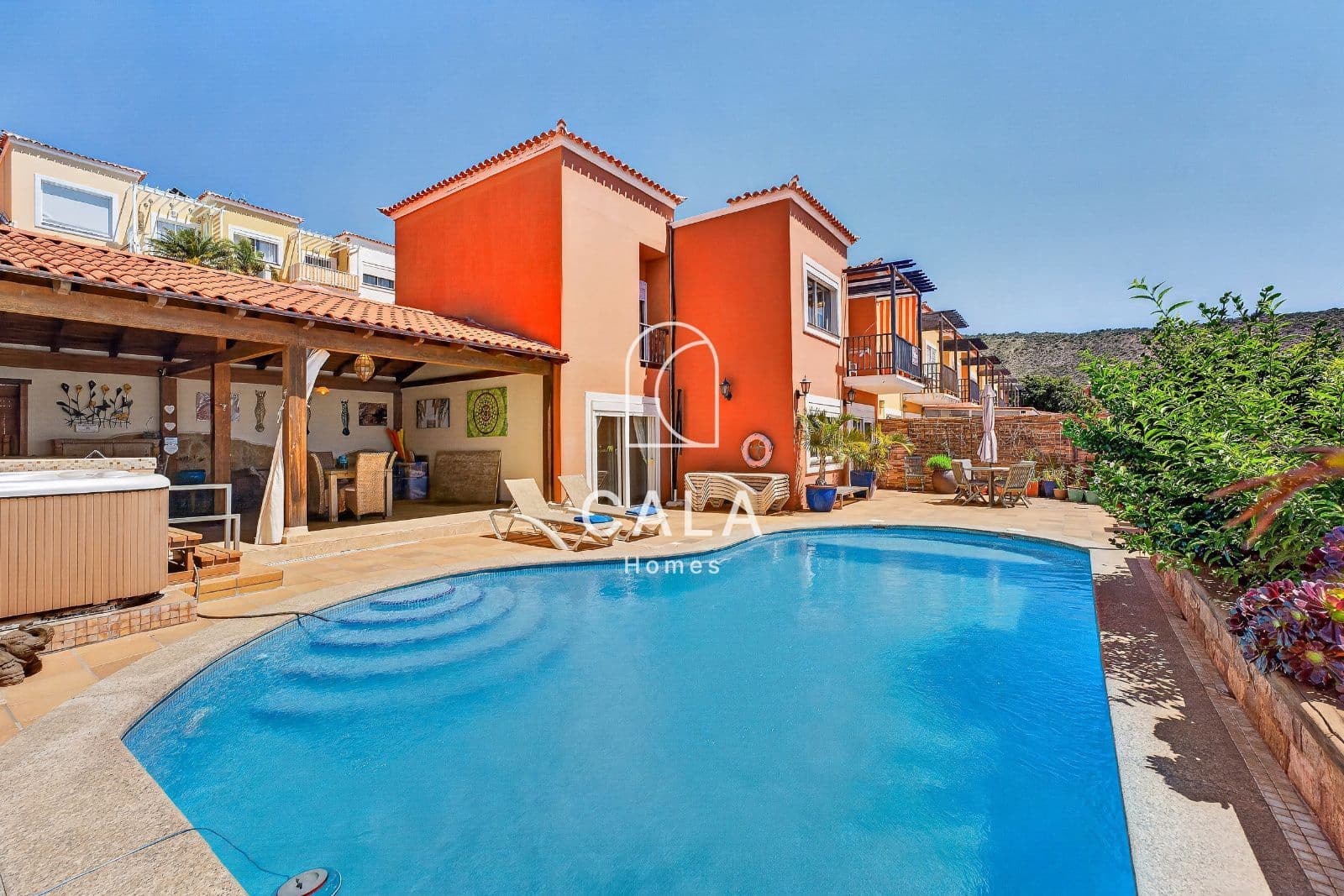 4 makuuhuone Omakotitalo myytävänä paikassa Torviscas mukana uima-altaan 
autotalli - 895 000 € (Ref: 9772034)