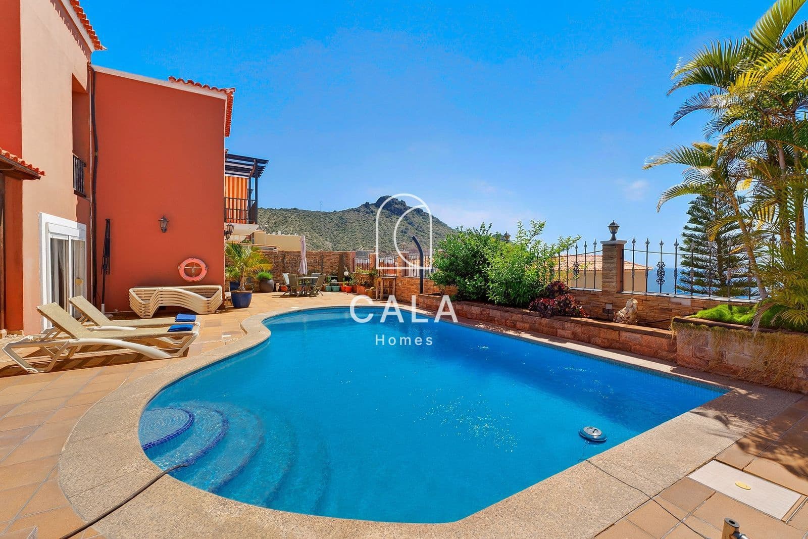 4 makuuhuone Omakotitalo myytävänä paikassa Torviscas mukana uima-altaan 
autotalli - 895 000 € (Ref: 9772034)