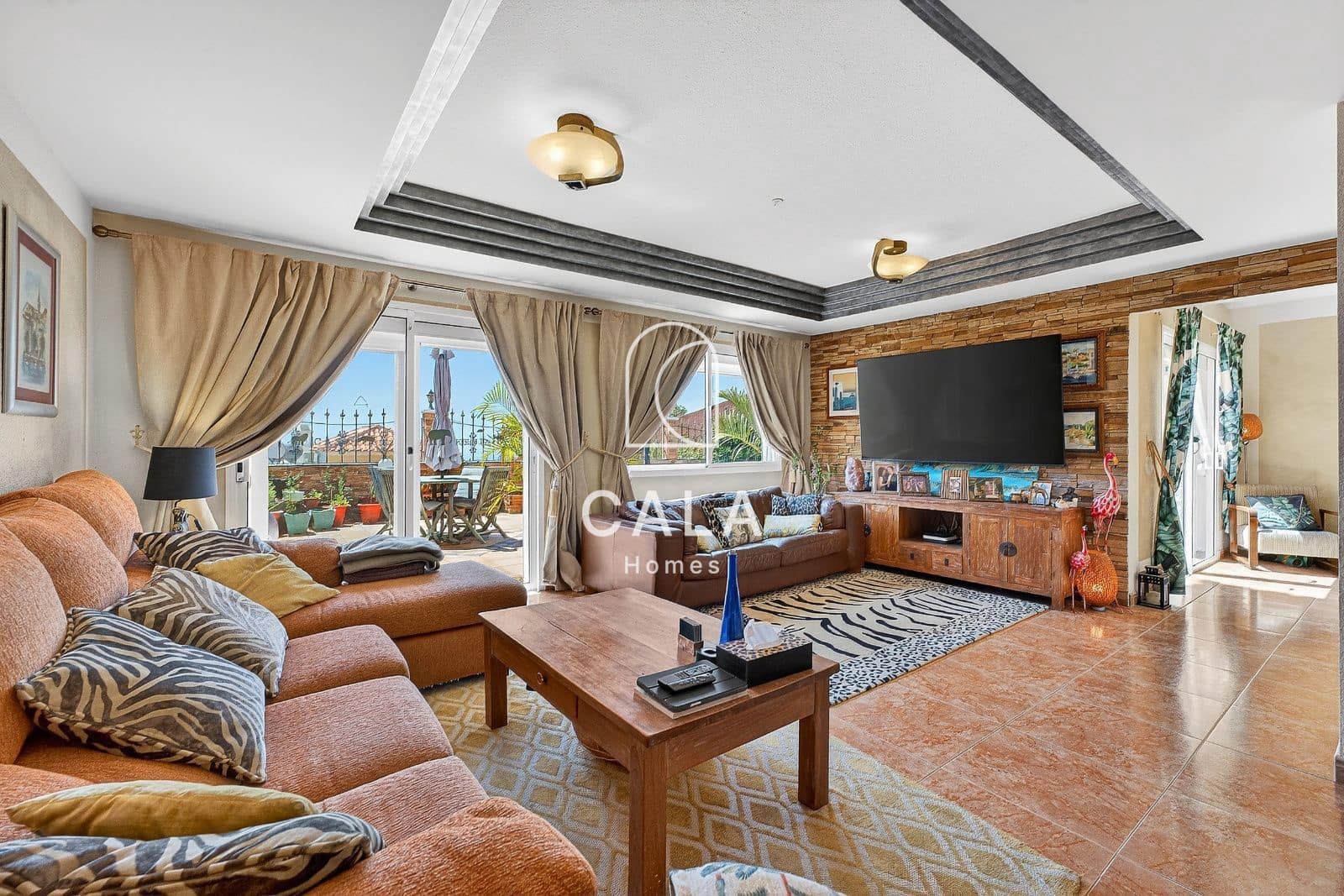 4 makuuhuone Omakotitalo myytävänä paikassa Torviscas mukana uima-altaan 
autotalli - 895 000 € (Ref: 9772034)