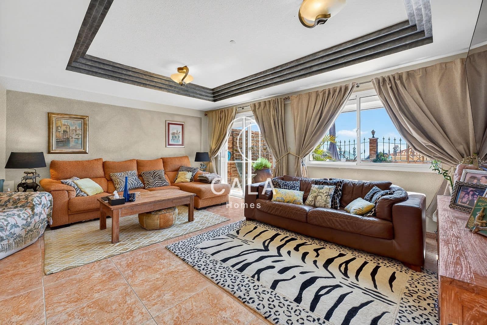 4 makuuhuone Omakotitalo myytävänä paikassa Torviscas mukana uima-altaan 
autotalli - 895 000 € (Ref: 9772034)