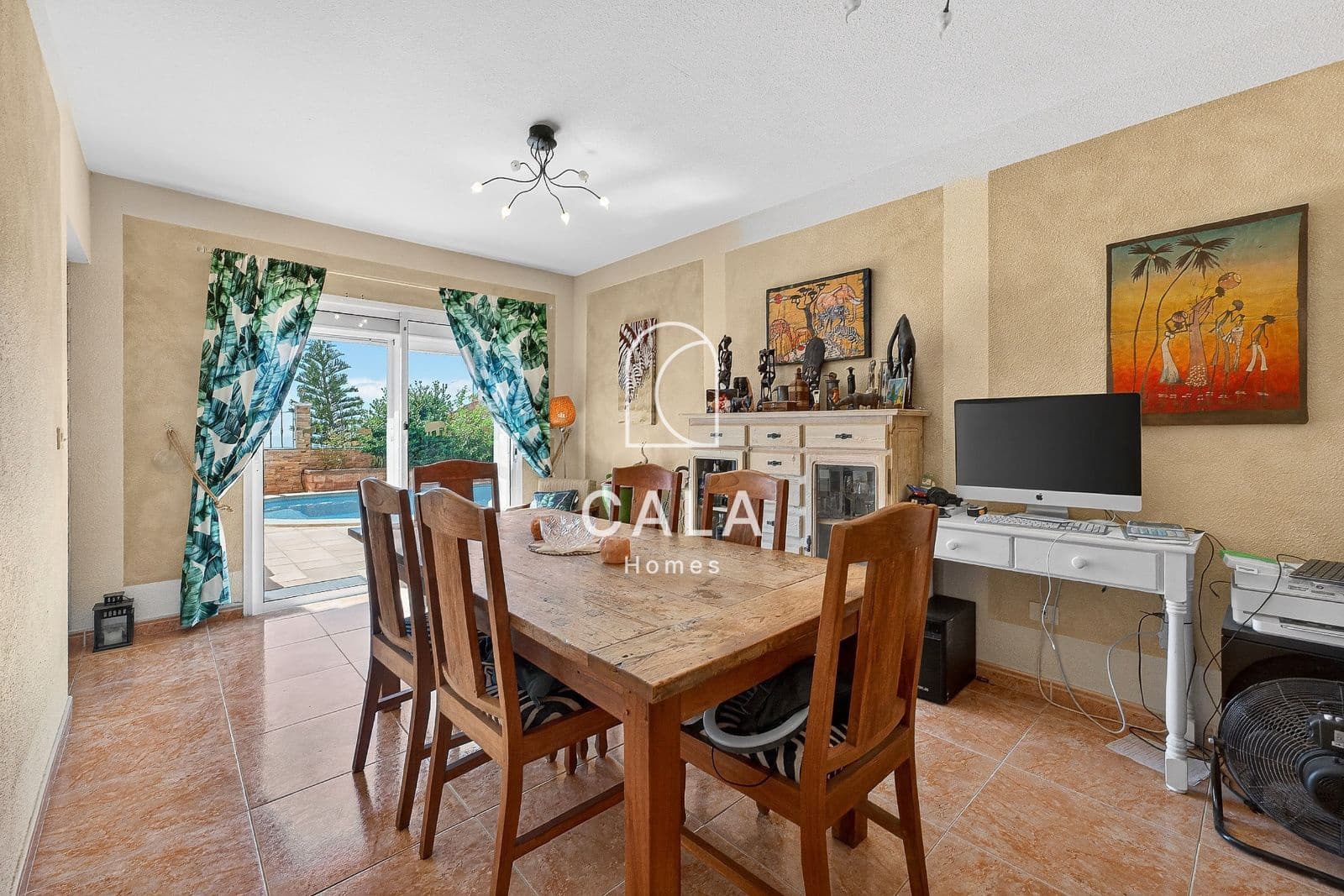 4 makuuhuone Omakotitalo myytävänä paikassa Torviscas mukana uima-altaan 
autotalli - 895 000 € (Ref: 9772034)