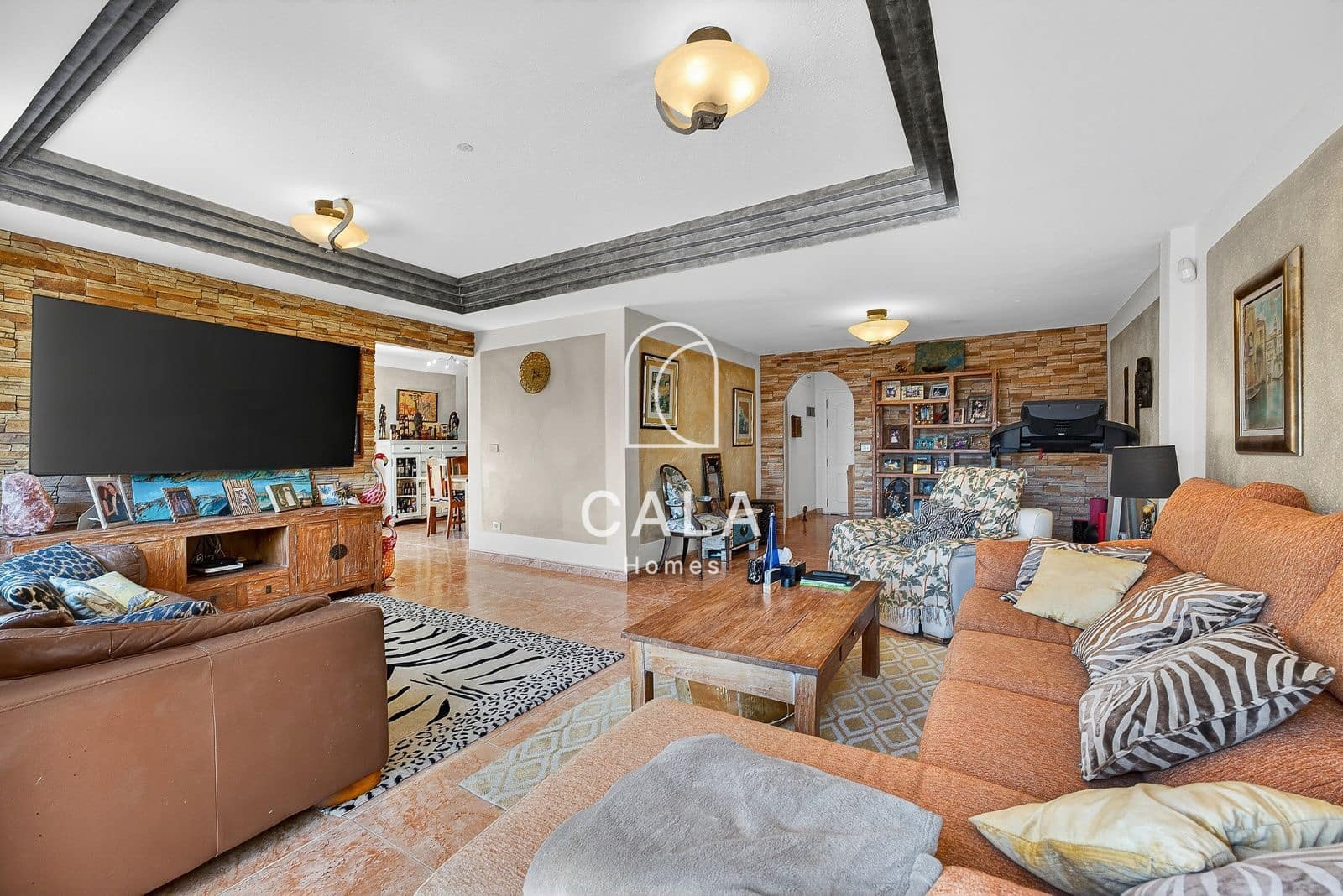 4 makuuhuone Omakotitalo myytävänä paikassa Torviscas mukana uima-altaan 
autotalli - 895 000 € (Ref: 9772034)