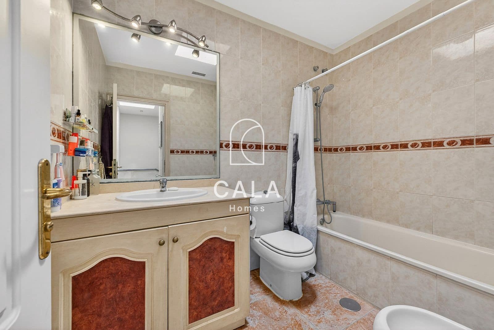 4 makuuhuone Omakotitalo myytävänä paikassa Torviscas mukana uima-altaan 
autotalli - 895 000 € (Ref: 9772034)