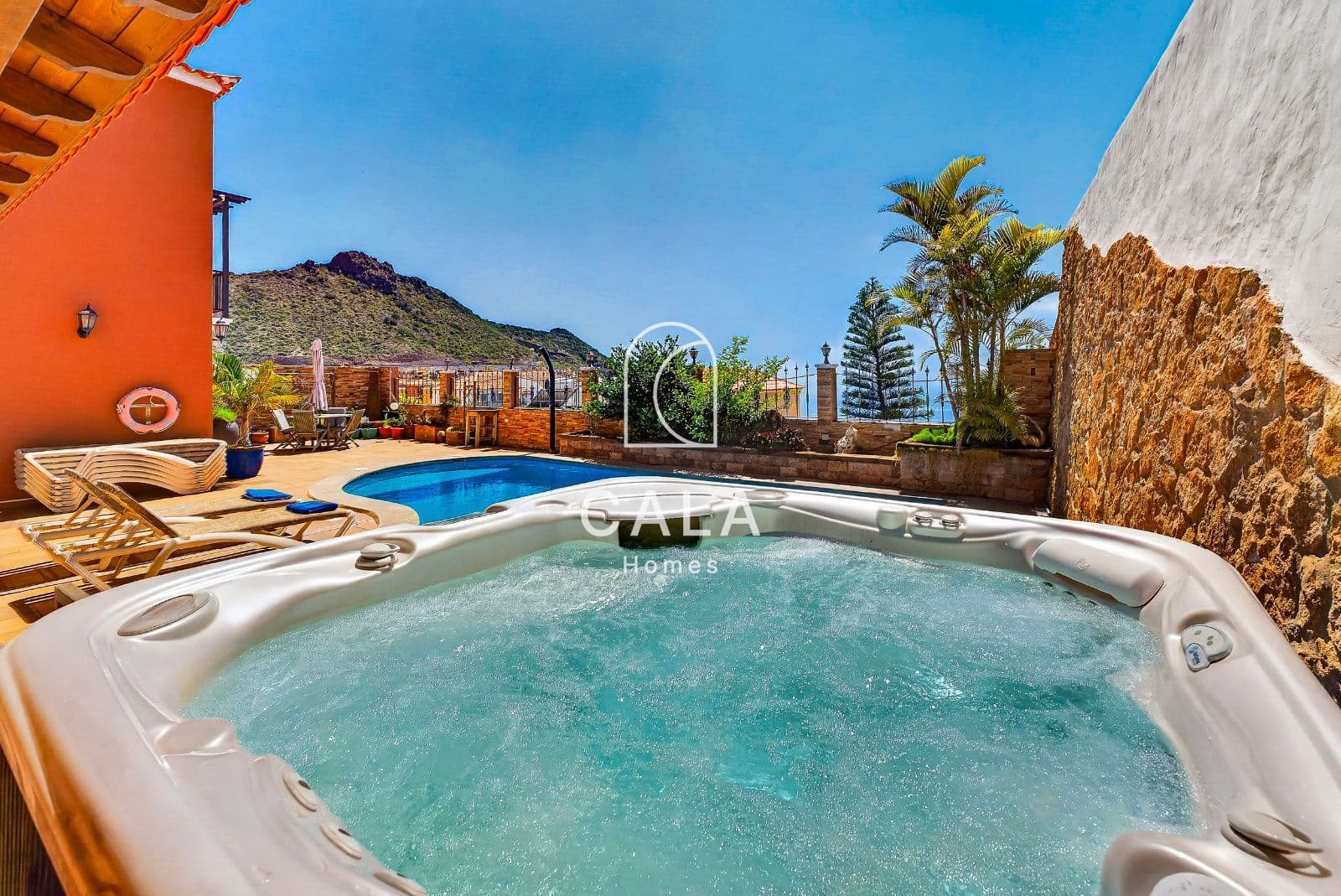 4 makuuhuone Omakotitalo myytävänä paikassa Torviscas mukana uima-altaan 
autotalli - 895 000 € (Ref: 9772034)