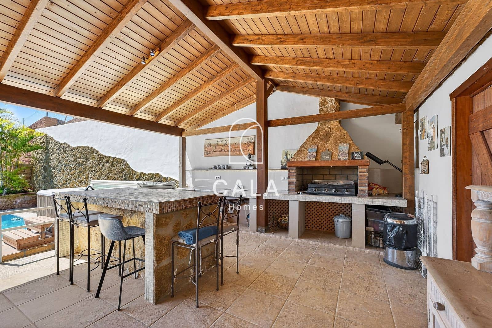 4 makuuhuone Omakotitalo myytävänä paikassa Torviscas mukana uima-altaan 
autotalli - 895 000 € (Ref: 9772034)