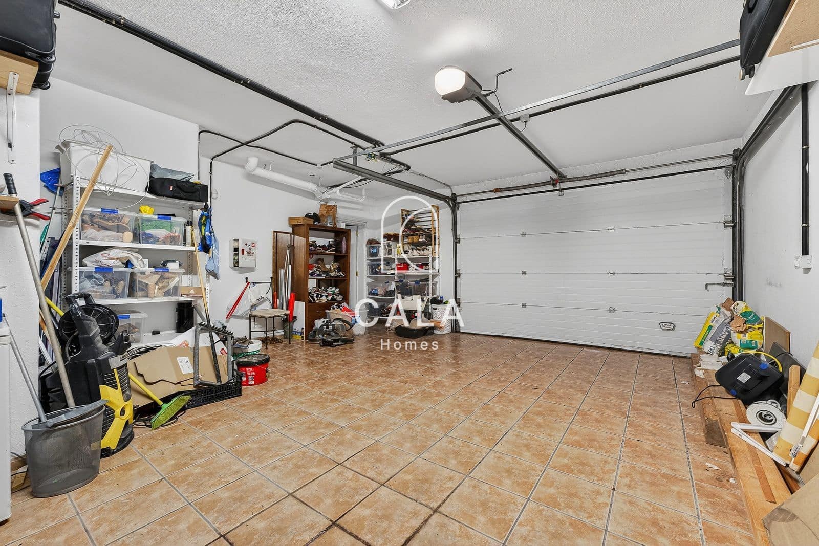 4 makuuhuone Omakotitalo myytävänä paikassa Torviscas mukana uima-altaan 
autotalli - 895 000 € (Ref: 9772034)