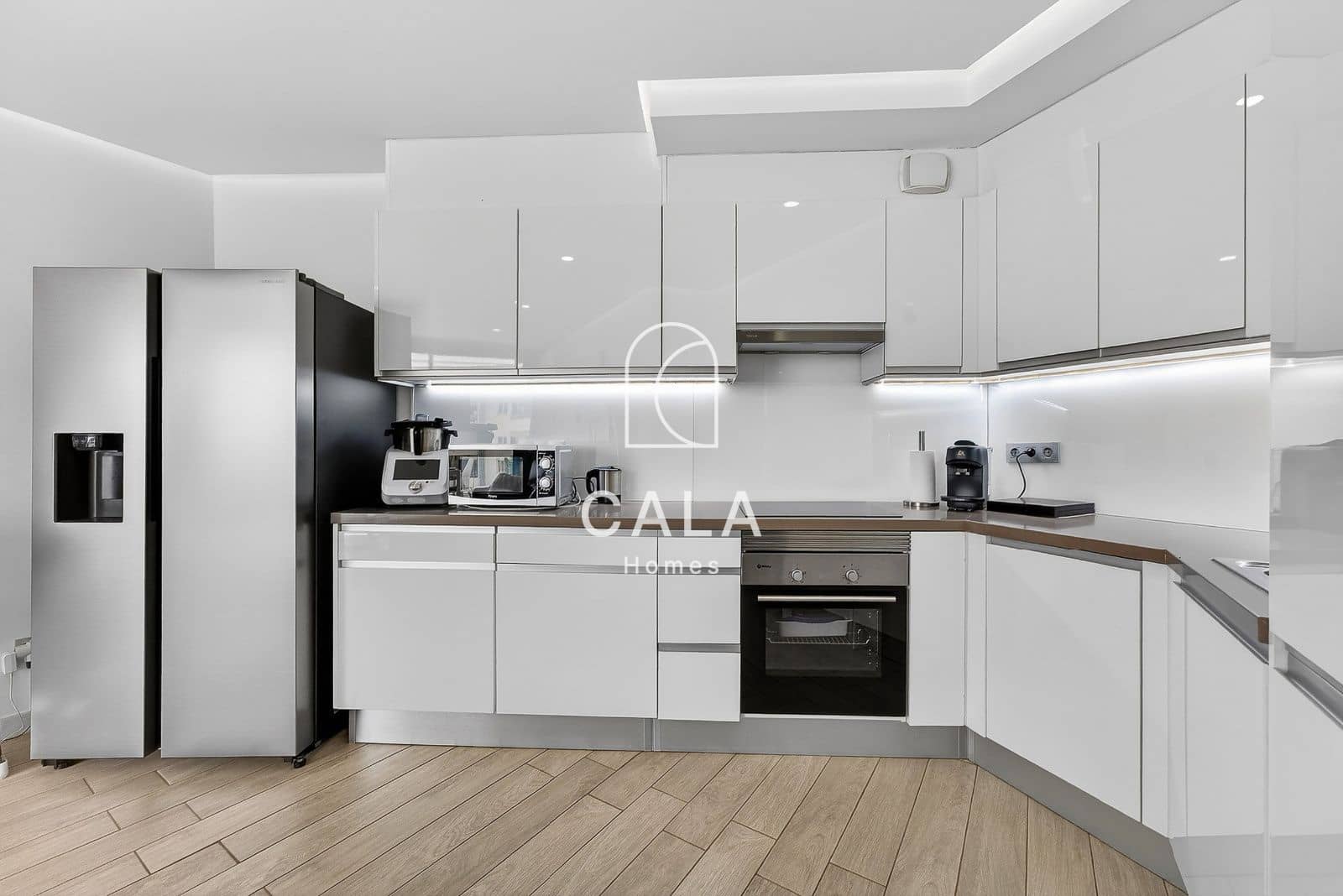 2 sypialnia Mieszkanie na sprzedaż w Playa Paraiso z basenem garażem - 709 000 € (Ref: 9789882)