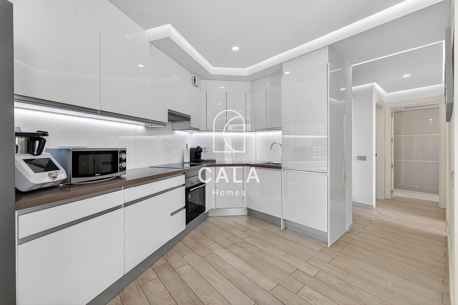 2 sypialnia Mieszkanie na sprzedaż w Playa Paraiso z basenem garażem - 709 000 € (Ref: 9789882)