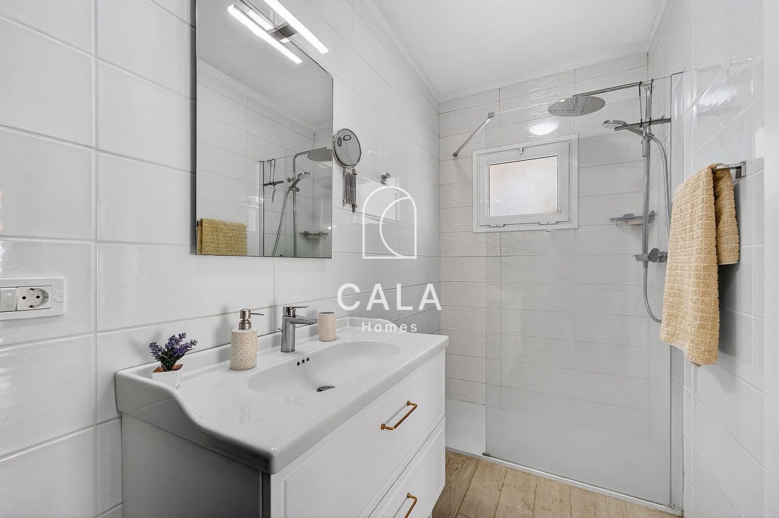 5 slaapkamer Villa te koop in Piedra Hincada met garage - € 977.000 (Ref: 9793506)