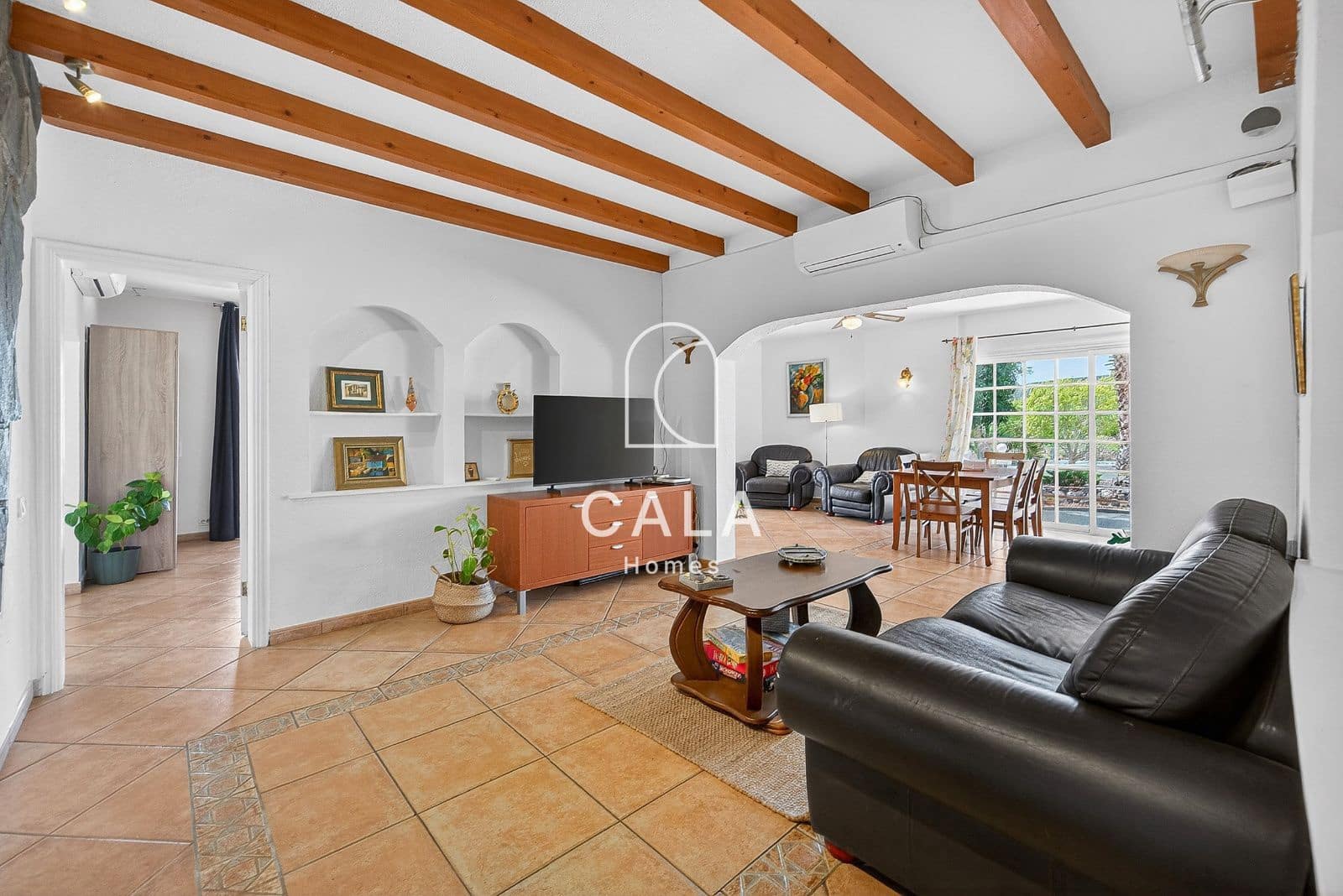 5 slaapkamer Villa te koop in Piedra Hincada met garage - € 977.000 (Ref: 9793506)