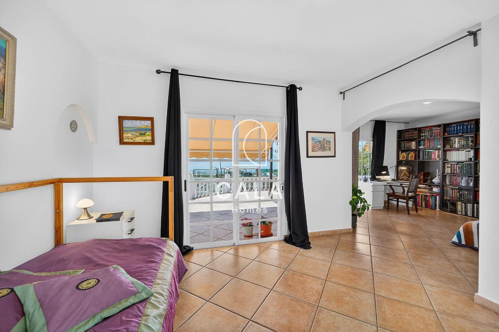 5 slaapkamer Villa te koop in Piedra Hincada met garage - € 977.000 (Ref: 9793506)