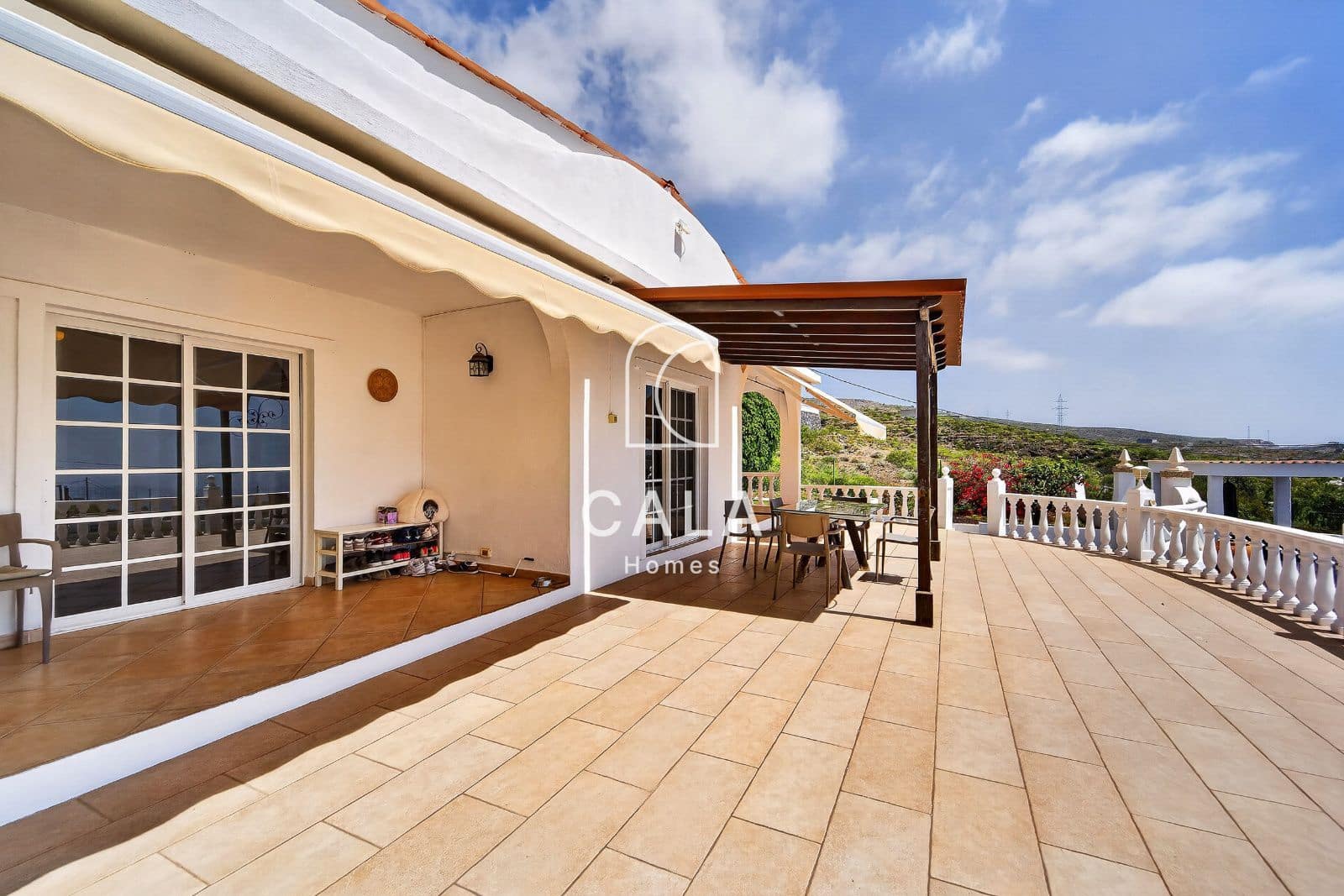5 slaapkamer Villa te koop in Piedra Hincada met garage - € 977.000 (Ref: 9793506)