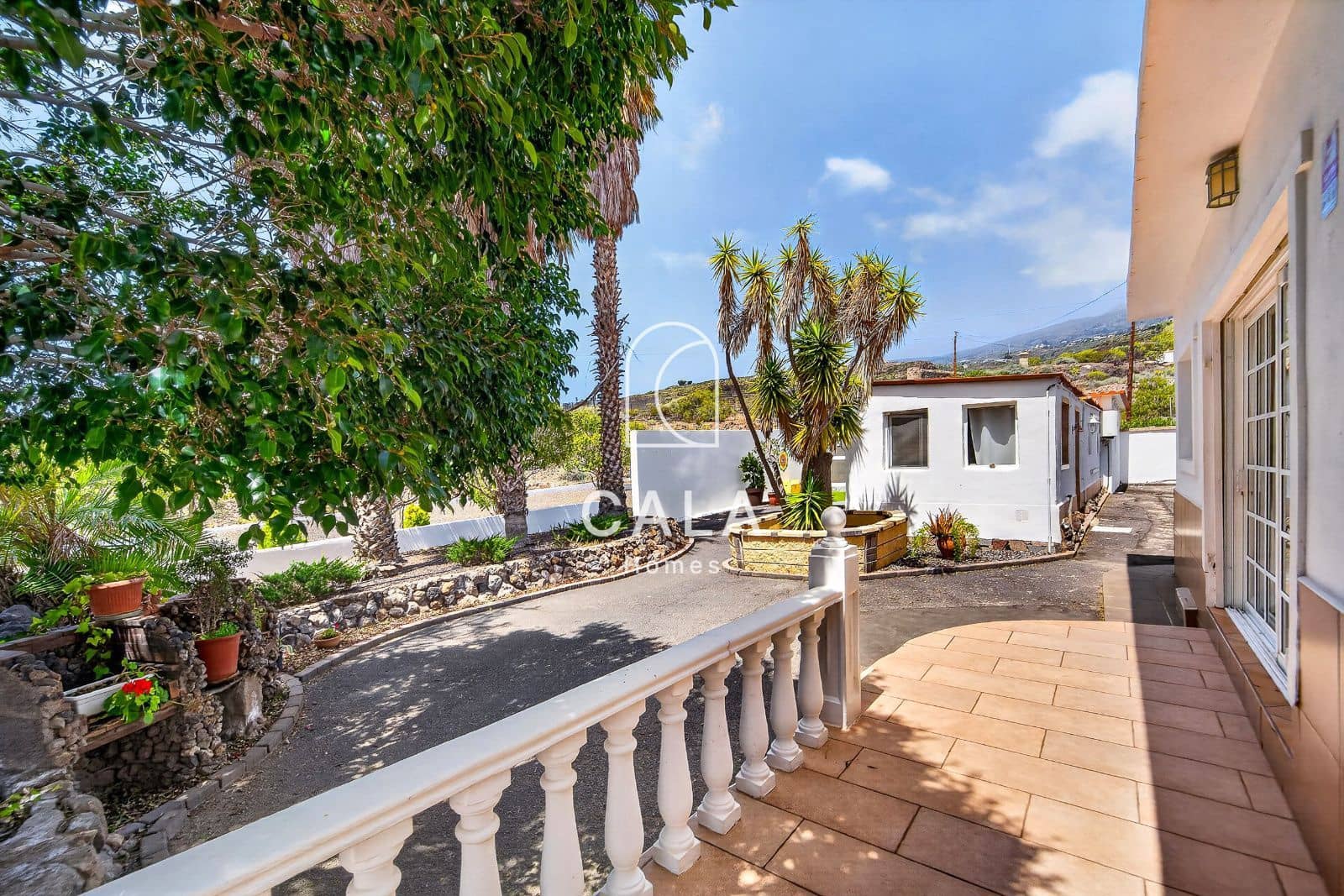 5 slaapkamer Villa te koop in Piedra Hincada met garage - € 977.000 (Ref: 9793506)