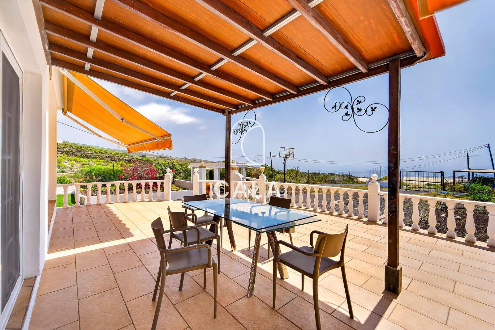 5 slaapkamer Villa te koop in Piedra Hincada met garage - € 977.000 (Ref: 9793506)