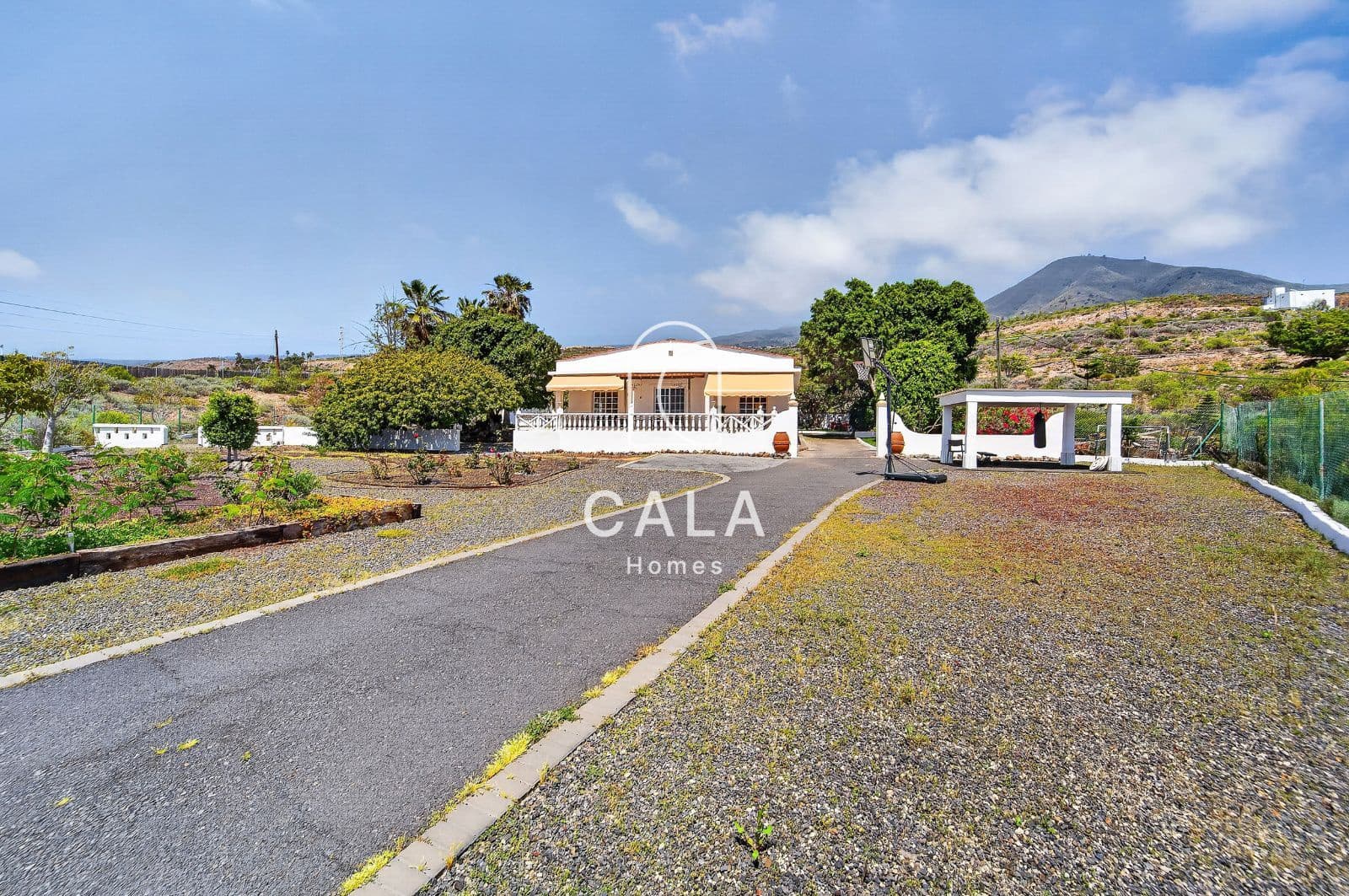 5 slaapkamer Villa te koop in Piedra Hincada met garage - € 977.000 (Ref: 9793506)