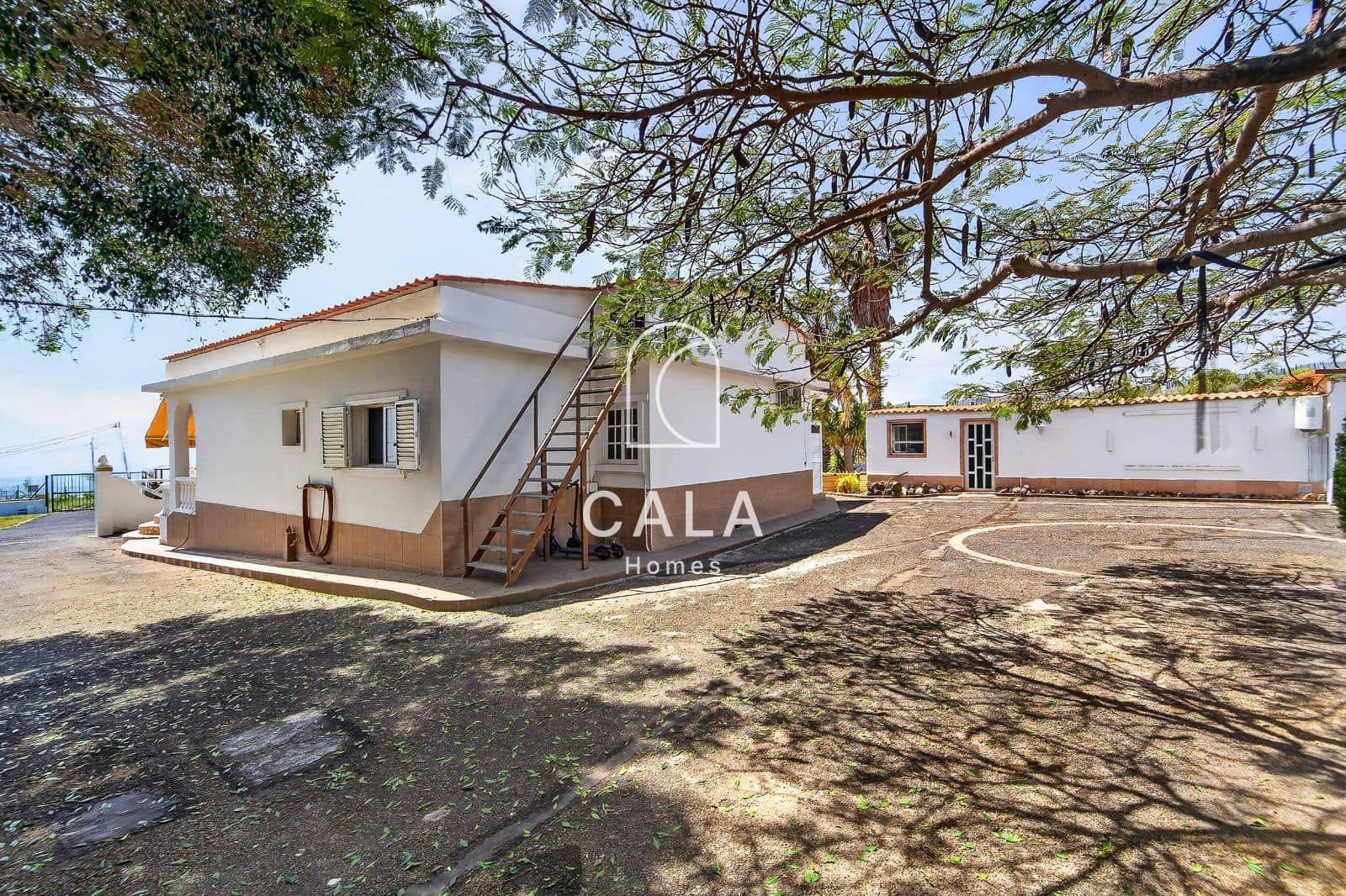 5 slaapkamer Villa te koop in Piedra Hincada met garage - € 977.000 (Ref: 9793506)