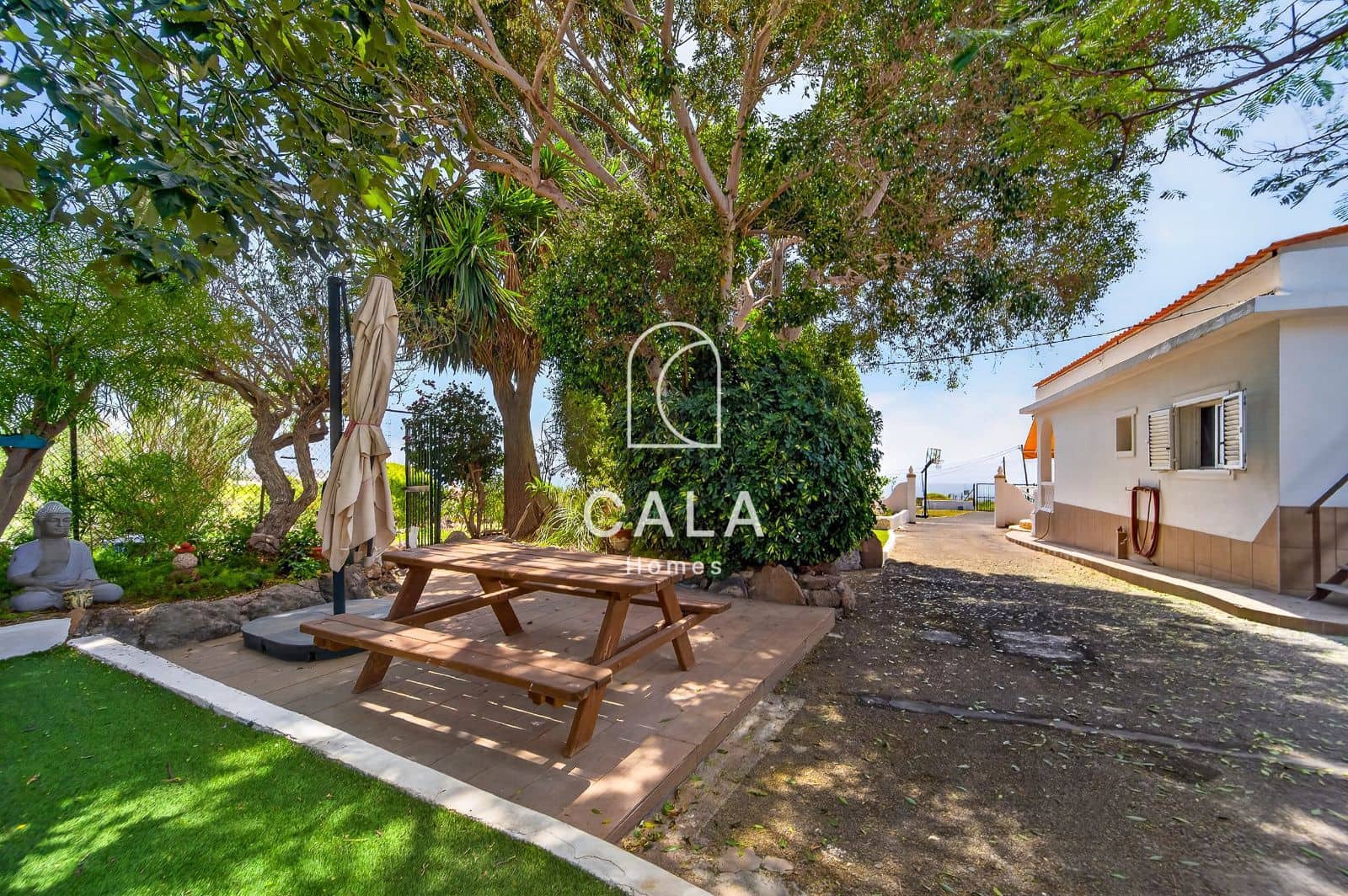 5 slaapkamer Villa te koop in Piedra Hincada met garage - € 977.000 (Ref: 9793506)