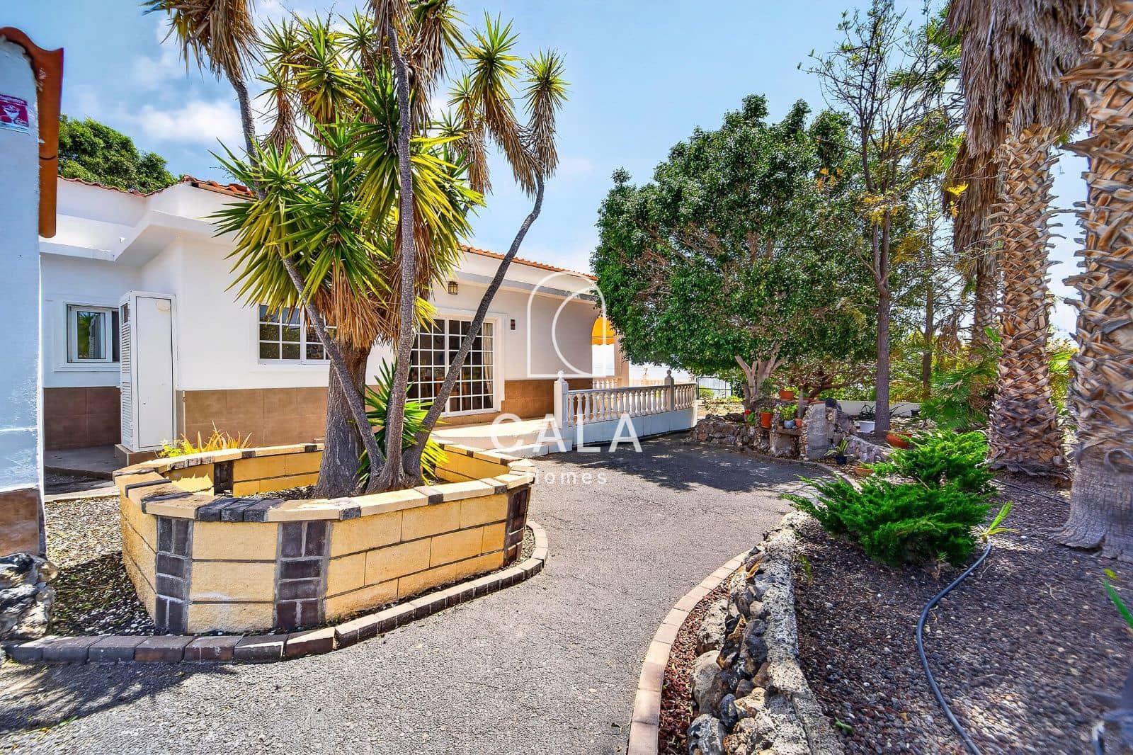 5 slaapkamer Villa te koop in Piedra Hincada met garage - € 977.000 (Ref: 9793506)