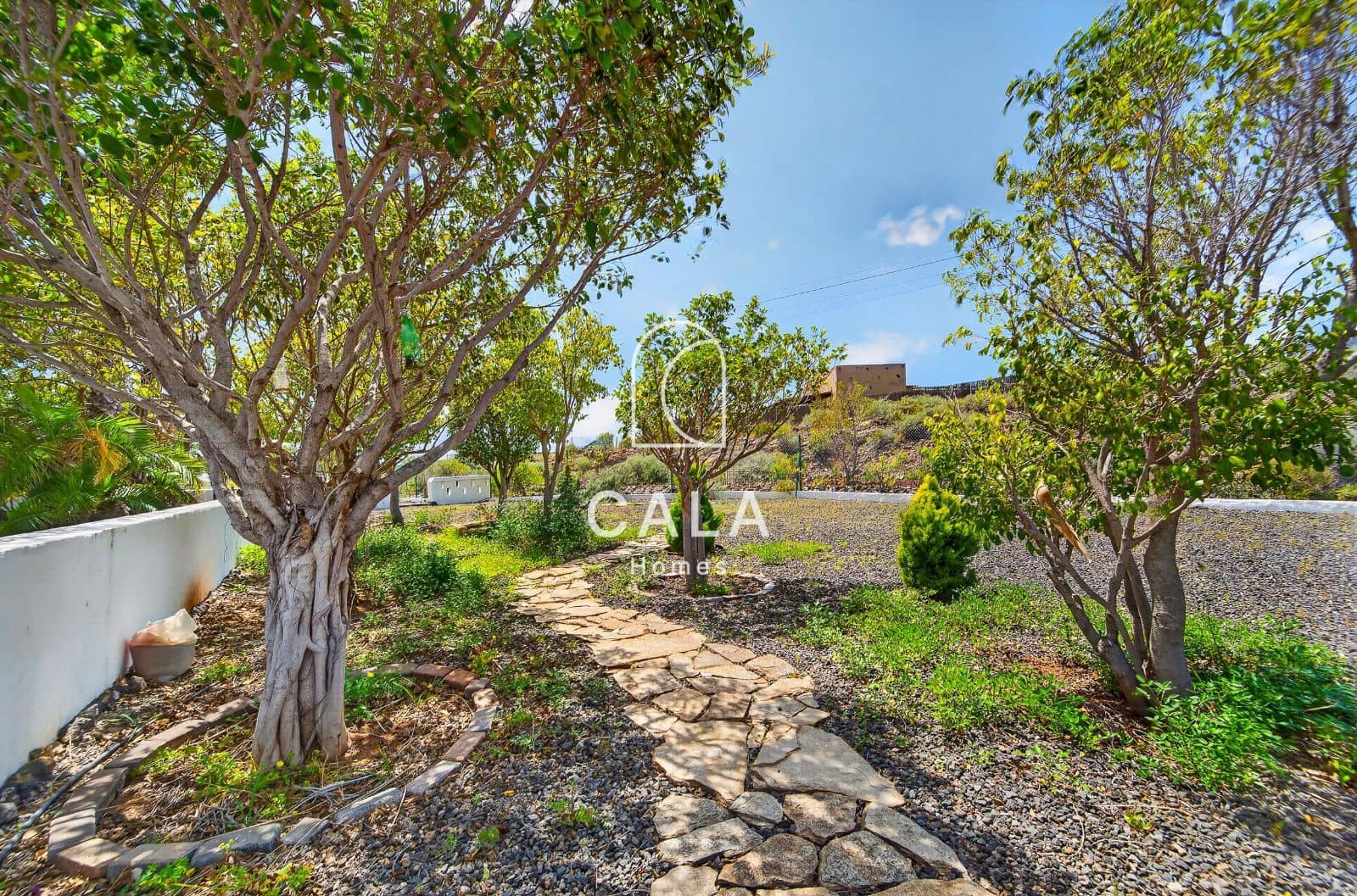 5 slaapkamer Villa te koop in Piedra Hincada met garage - € 977.000 (Ref: 9793506)