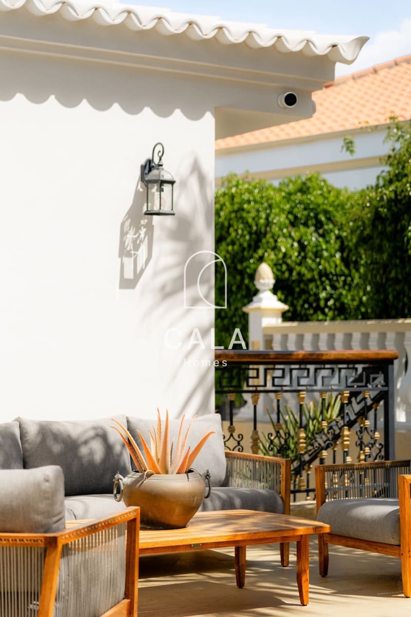 5 makuuhuone Omakotitalo myytävänä paikassa Costa Adeje mukana uima-altaan 
autotalli - 5 500 000 € (Ref: 9807023)