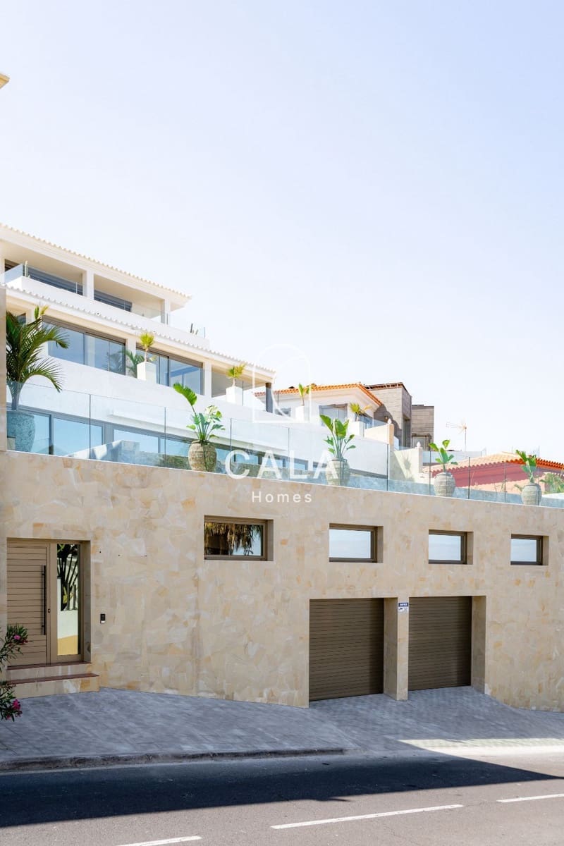 5 makuuhuone Omakotitalo myytävänä paikassa Costa Adeje mukana uima-altaan 
autotalli - 5 500 000 € (Ref: 9807023)