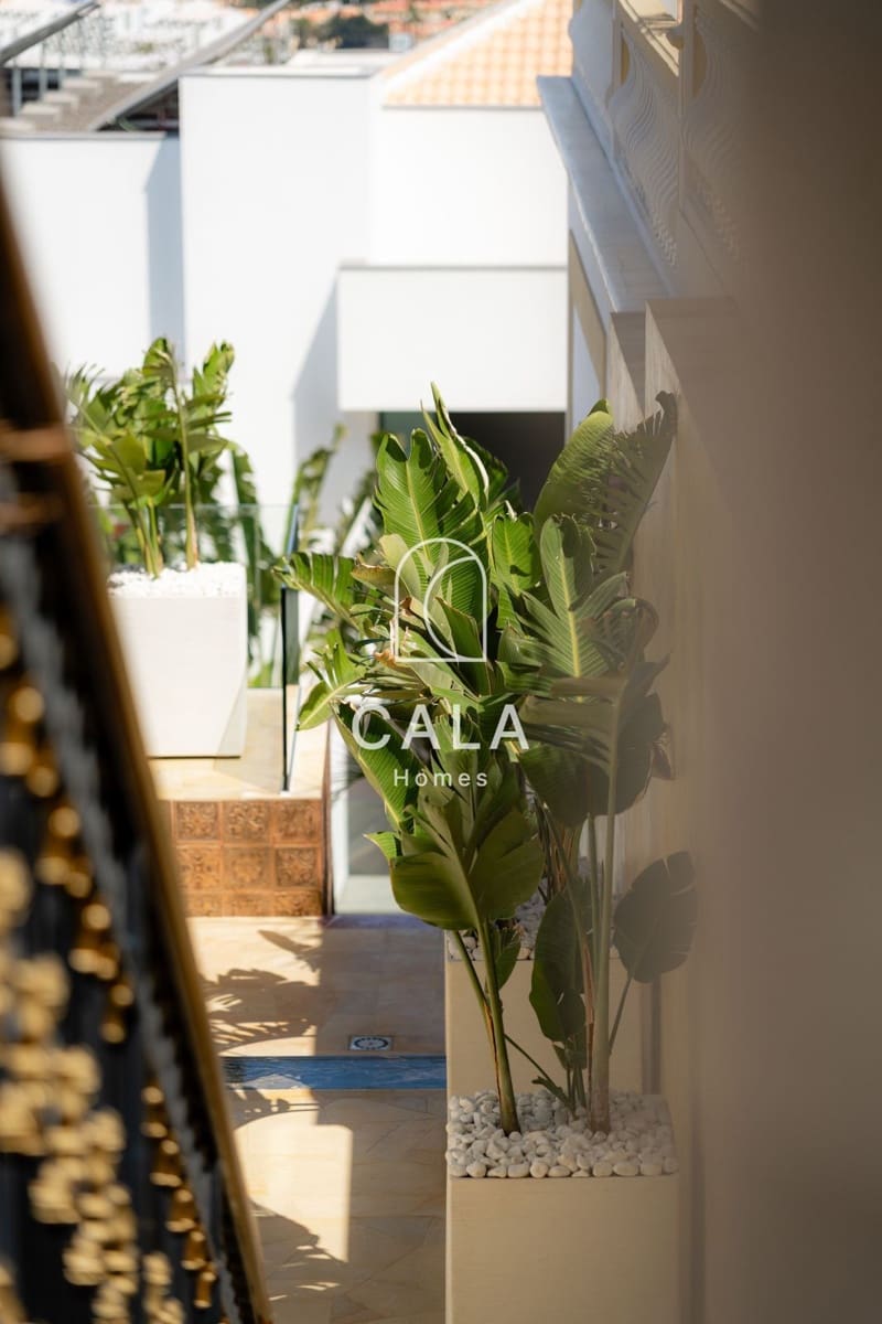 5 makuuhuone Omakotitalo myytävänä paikassa Costa Adeje mukana uima-altaan 
autotalli - 5 500 000 € (Ref: 9807023)