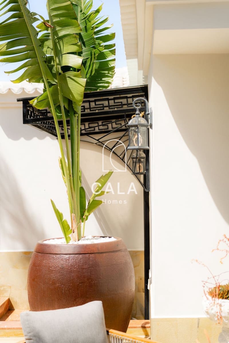 5 makuuhuone Omakotitalo myytävänä paikassa Costa Adeje mukana uima-altaan 
autotalli - 5 500 000 € (Ref: 9807023)