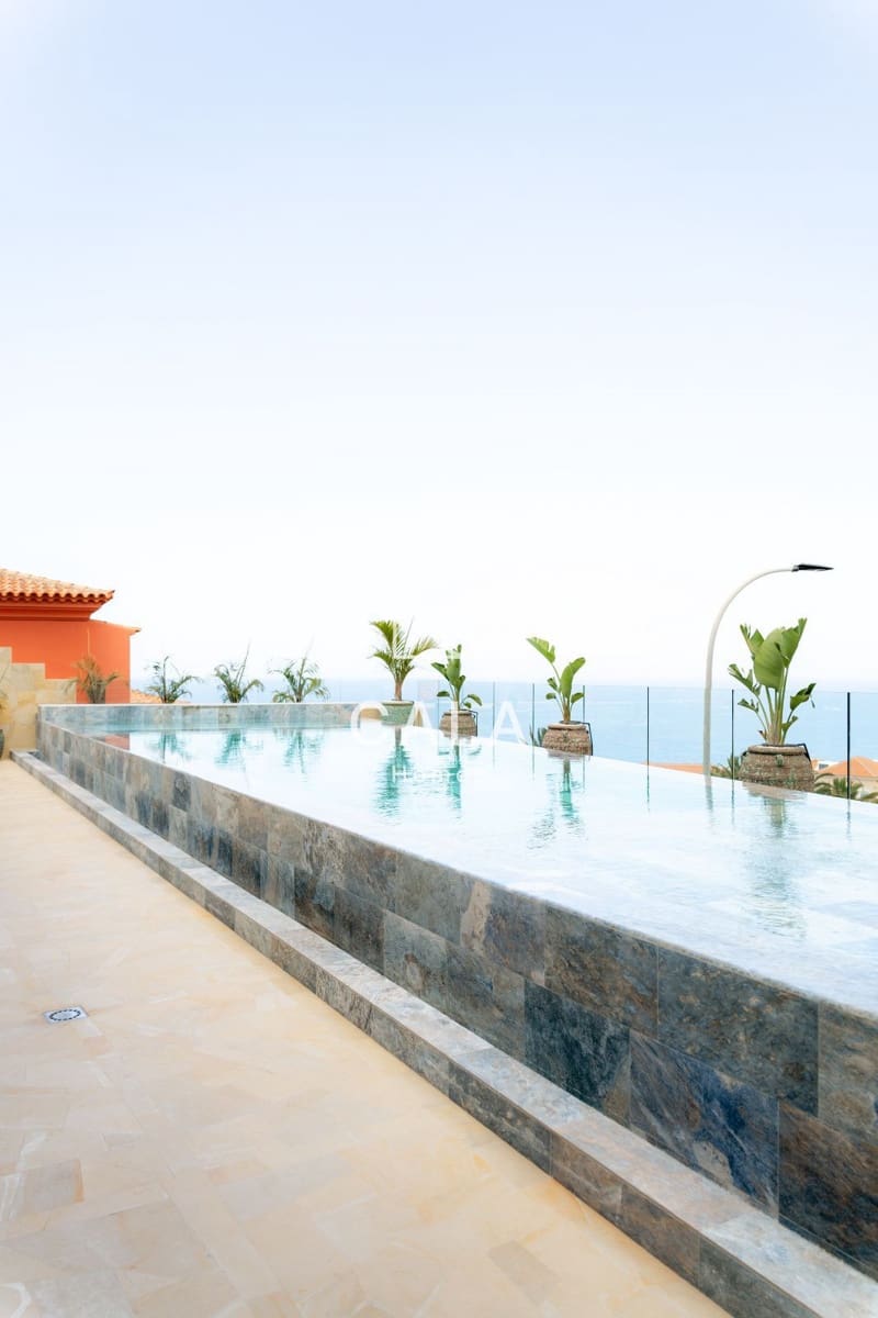 5 makuuhuone Omakotitalo myytävänä paikassa Costa Adeje mukana uima-altaan 
autotalli - 5 500 000 € (Ref: 9807023)