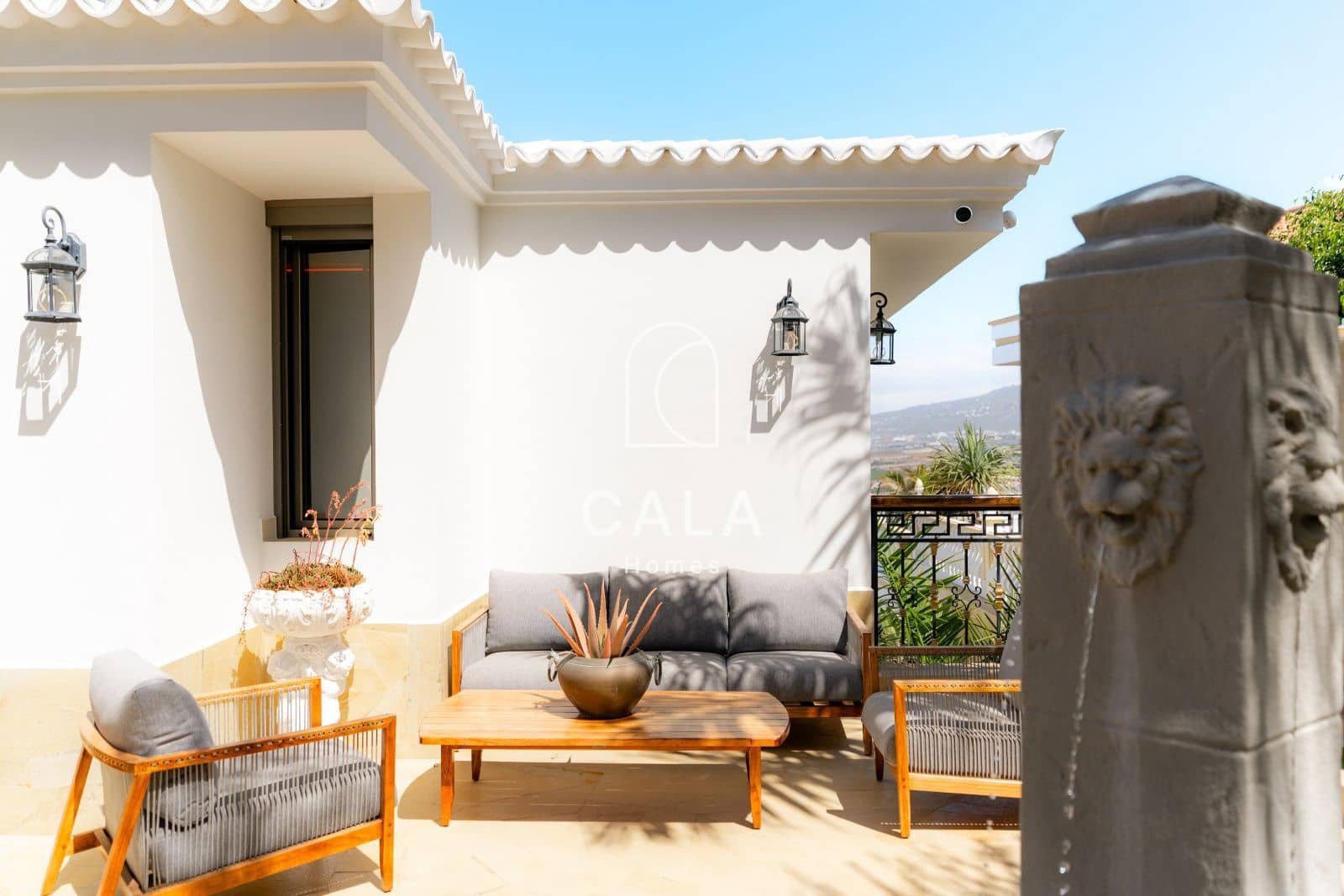 5 makuuhuone Omakotitalo myytävänä paikassa Costa Adeje mukana uima-altaan 
autotalli - 5 500 000 € (Ref: 9807023)