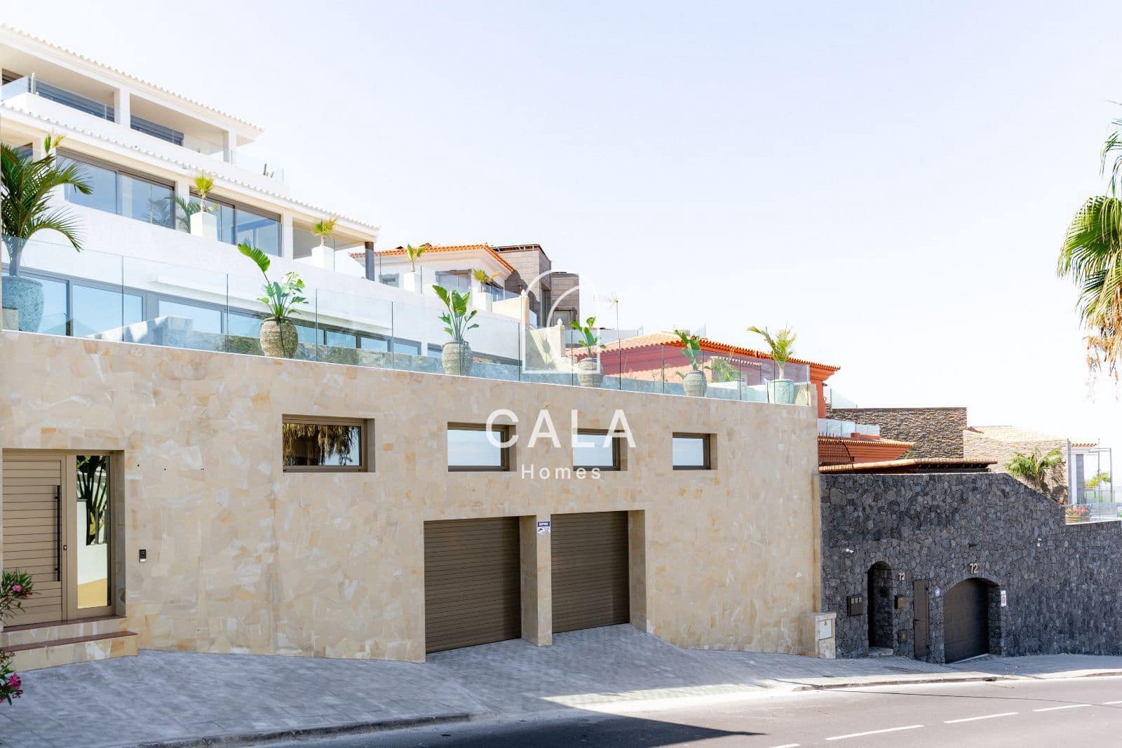 5 makuuhuone Omakotitalo myytävänä paikassa Costa Adeje mukana uima-altaan 
autotalli - 5 500 000 € (Ref: 9807023)